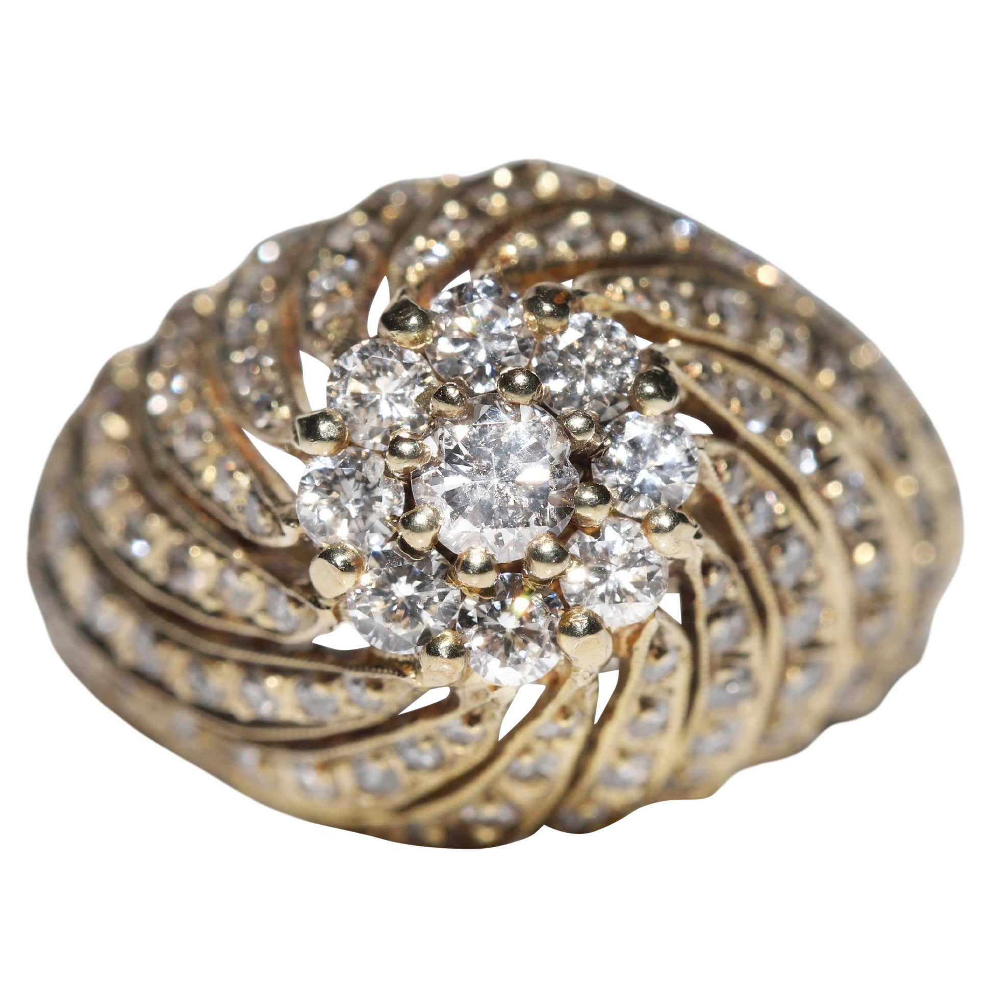 Vintage Circa 1970s 18k Gold Natural Diamond Decorated Strong Ring