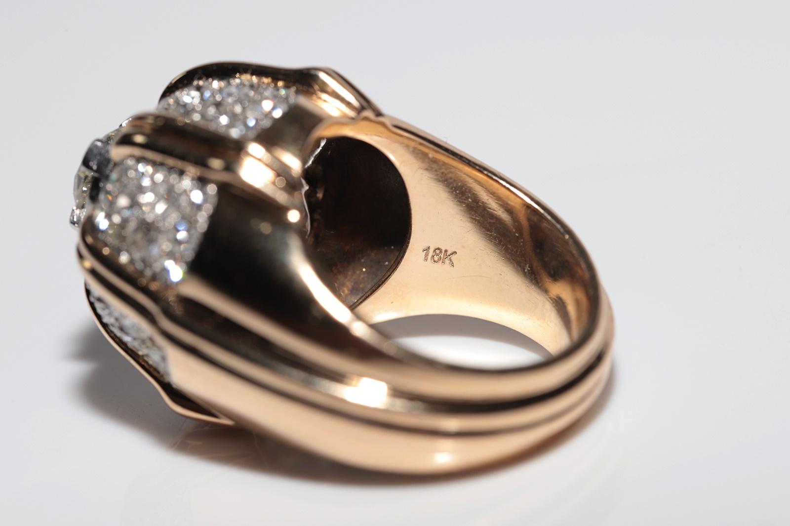 Vintage Circa 1970s Anillo TANQUE Fuerte Decorado con Diamantes Naturales en Oro de 18k en venta 4