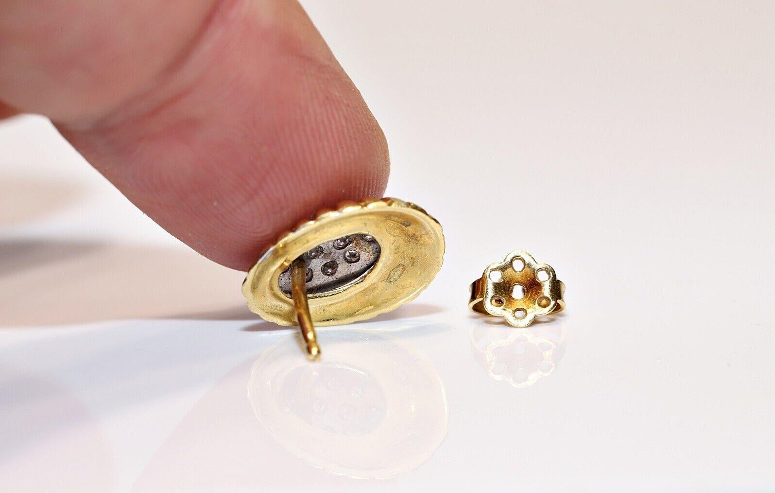 Vintage CIRCA 1970er 18k Gold Natürliche Diamanten verziert Ohrstecker im Angebot 4