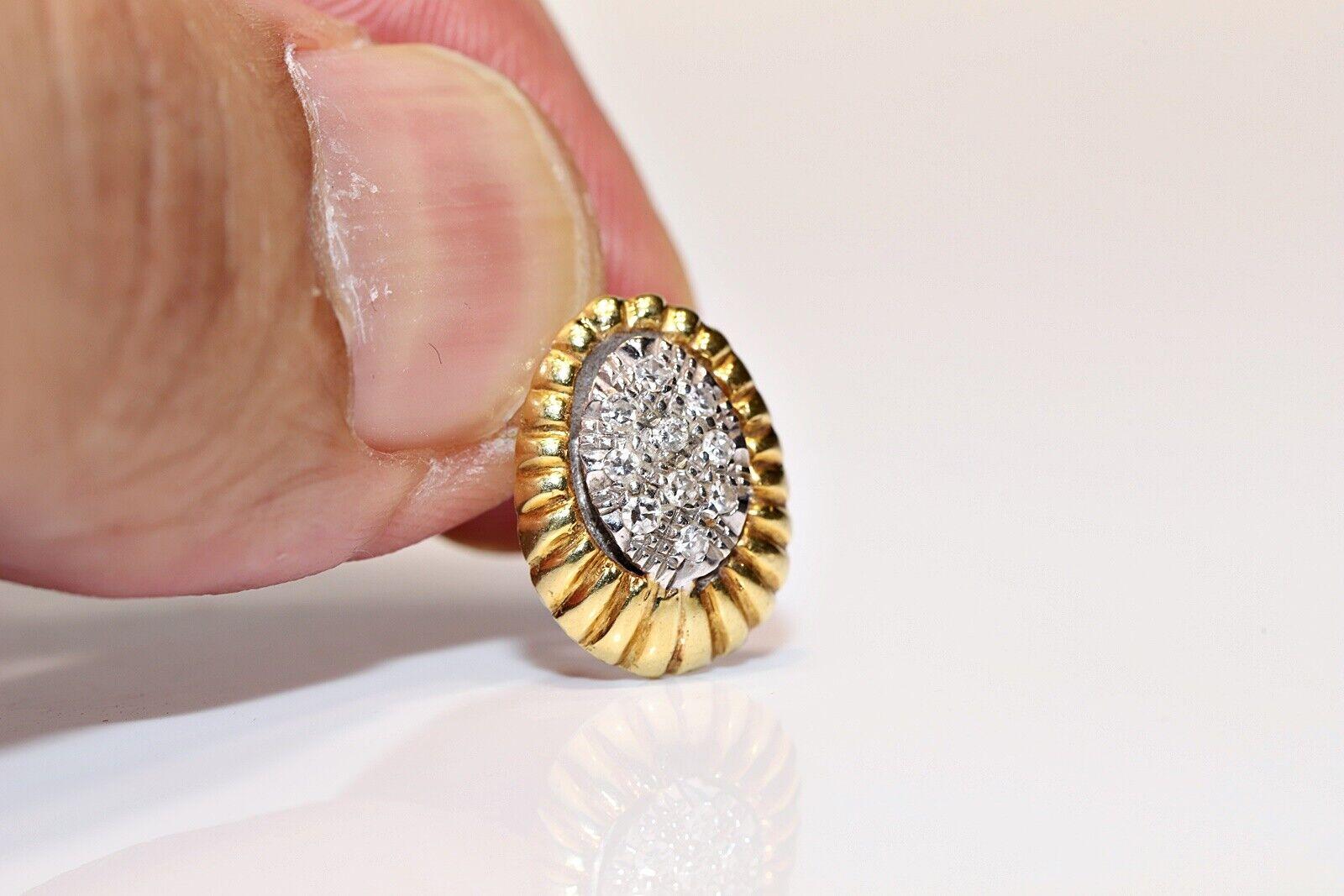 Vintage CIRCA 1970er 18k Gold Natürliche Diamanten verziert Ohrstecker im Angebot 1