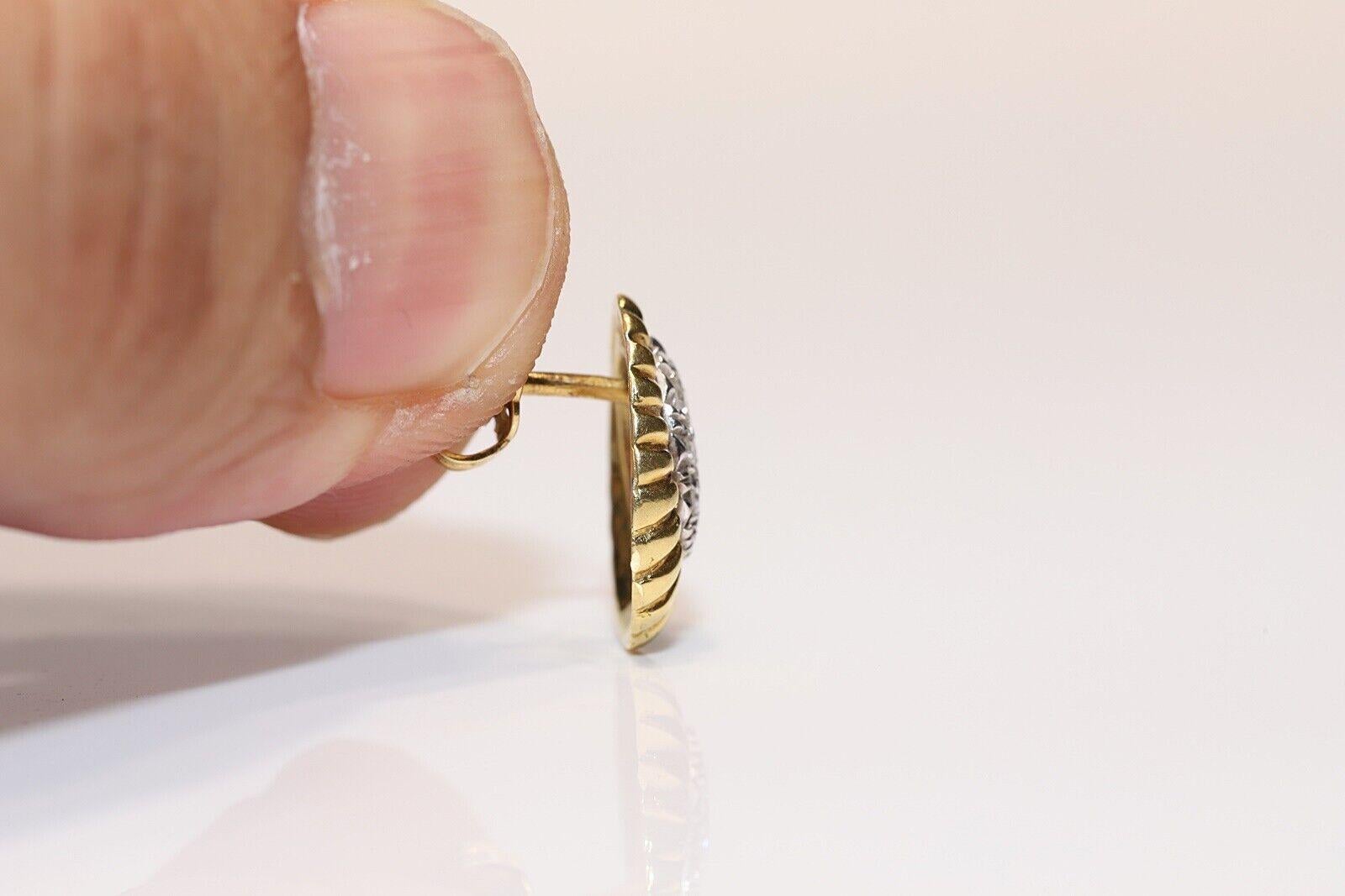 Vintage CIRCA 1970er 18k Gold Natürliche Diamanten verziert Ohrstecker im Angebot 2