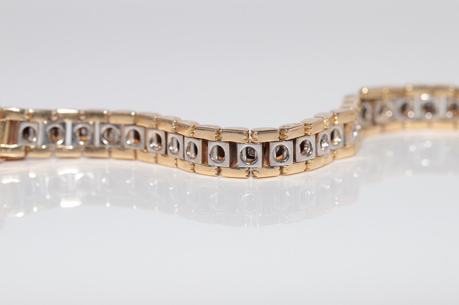 Vintage Circa 1970er Jahre 18k Gold Natürliches Diamant Dekoriertes Tennisarmband im Angebot 6