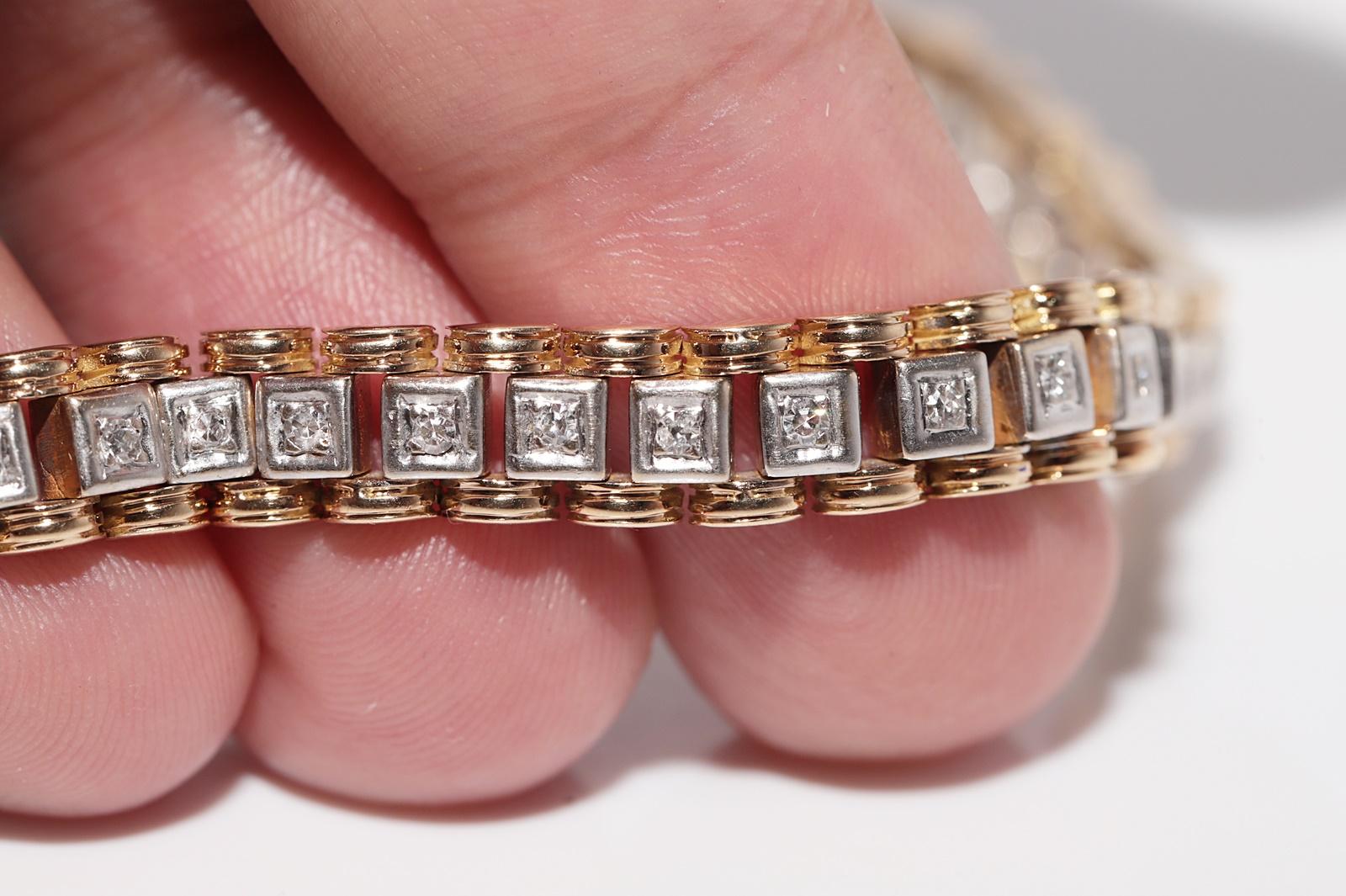 Vintage Circa 1970er Jahre 18k Gold Natürliches Diamant Dekoriertes Tennisarmband im Angebot 7