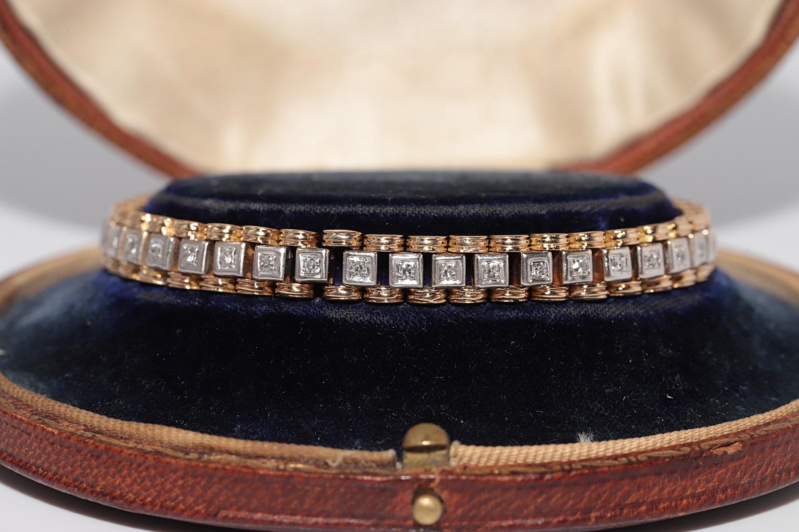 In sehr gutem Zustand.
Das Gesamtgewicht beträgt 35 Gramm.
Insgesamt ist Diamant etwa 0,80 ct.
Der Diamant ist G-H Farbe und vvs-vs Klarheit.
Die Gesamtlänge des Armbands beträgt 18.5 cm.
Die Schachtel ist nicht enthalten.
Bitte kontaktieren Sie uns