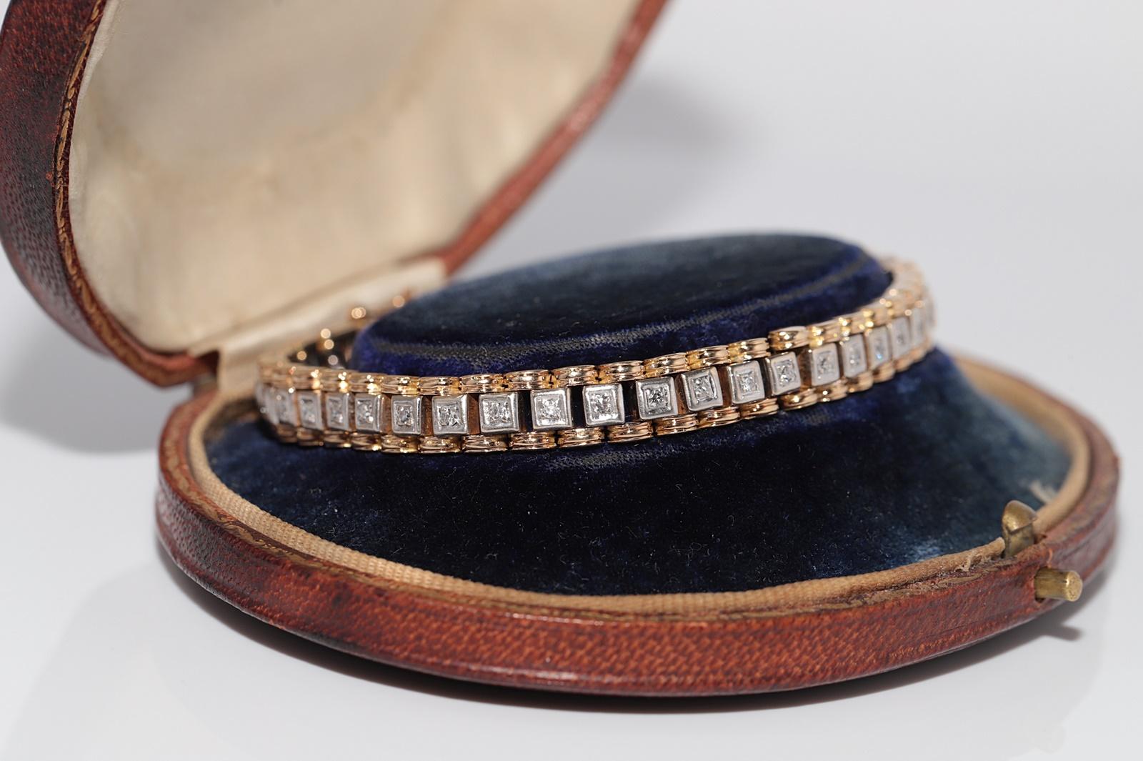 Vintage Circa 1970er Jahre 18k Gold Natürliches Diamant Dekoriertes Tennisarmband (Retro) im Angebot