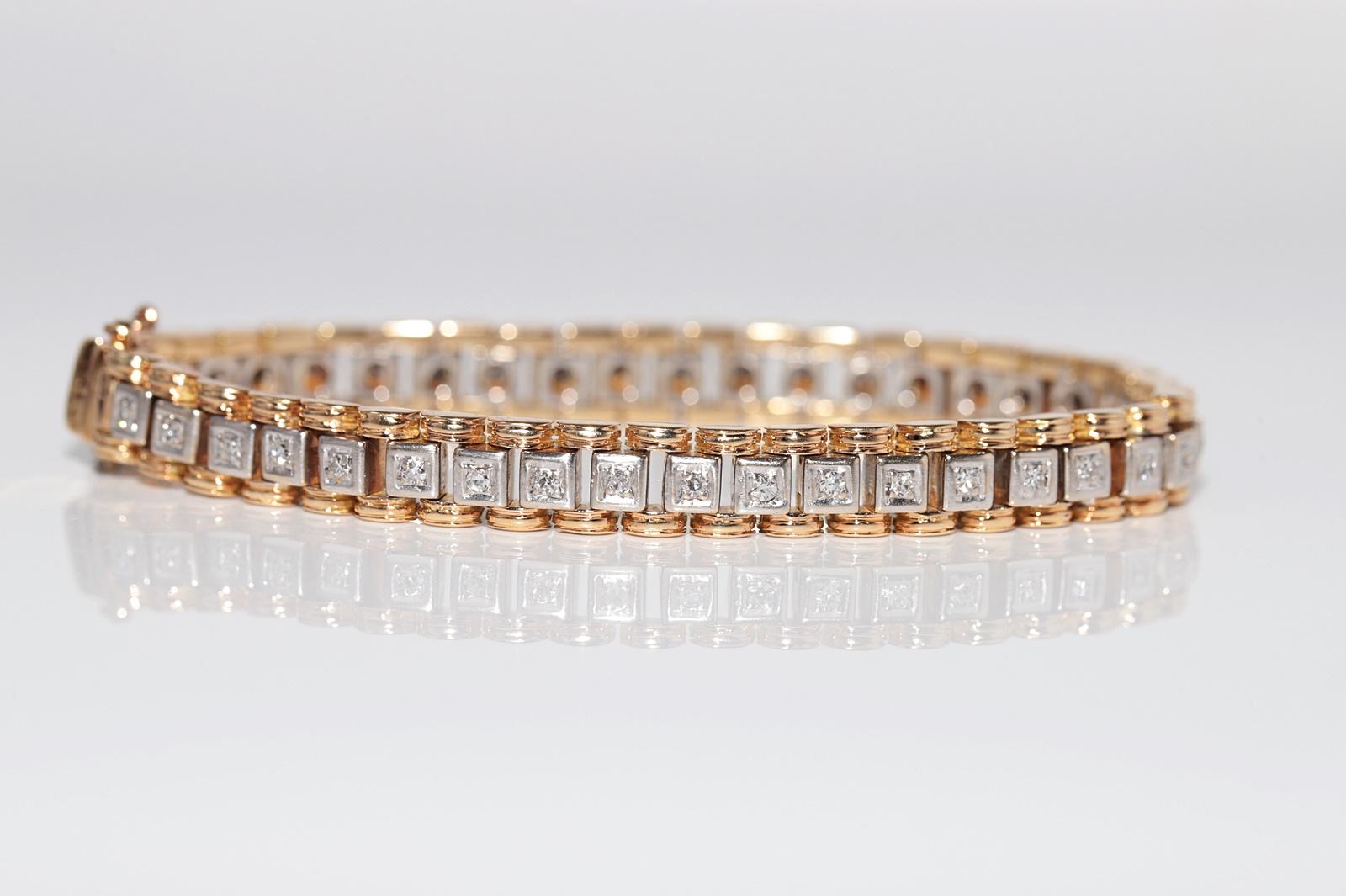Vintage Circa 1970er Jahre 18k Gold Natürliches Diamant Dekoriertes Tennisarmband im Angebot 1