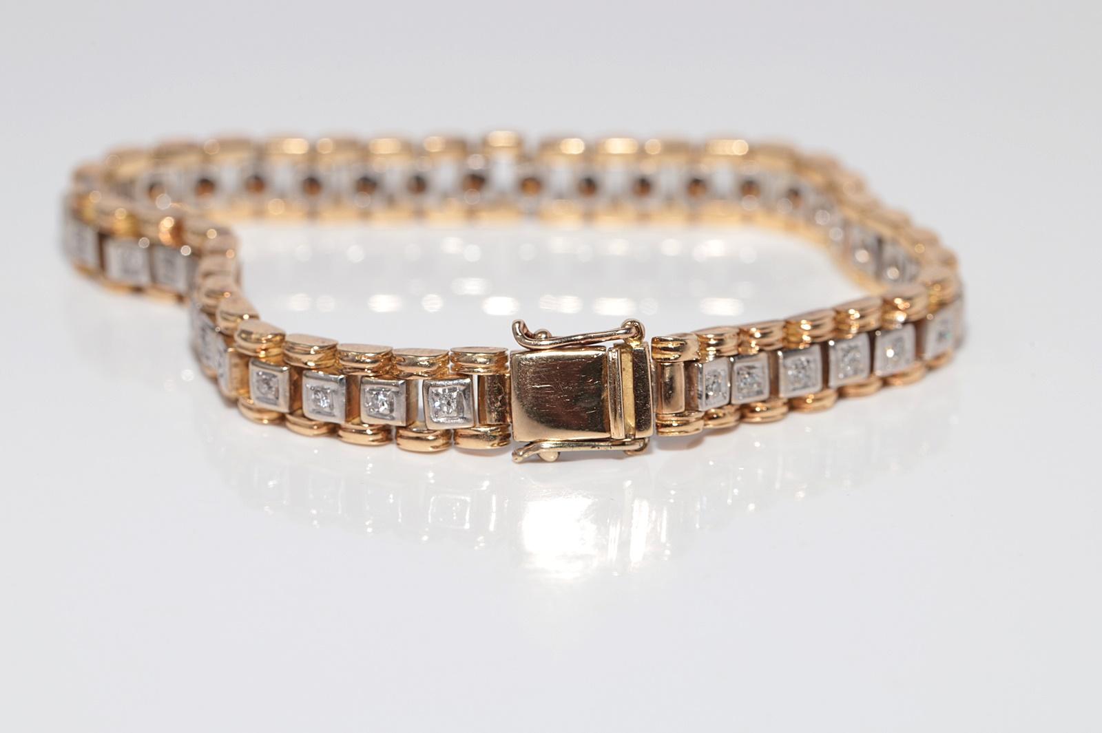 Vintage Circa 1970er Jahre 18k Gold Natürliches Diamant Dekoriertes Tennisarmband im Angebot 2