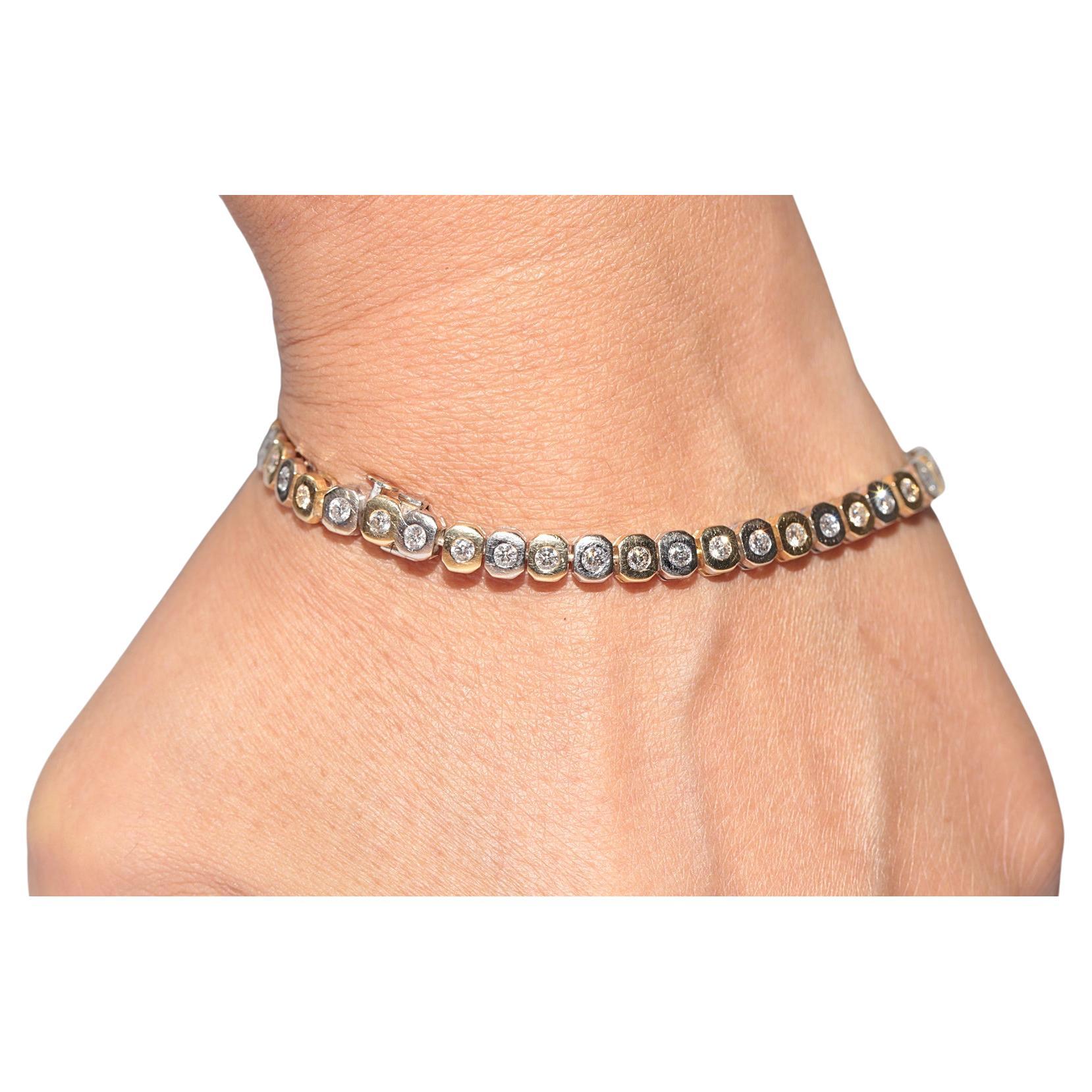 Vintage Circa 1970 Bracelet de tennis en or 18k orné de diamants naturels
