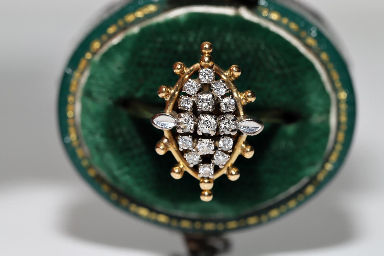 In ottime condizioni.
Il peso totale è di 5 grammi.
Totalmente è un diamante da 0,30 carati.
Il diamante ha una purezza vs-s1-s2.
La misura dell'anello è US 6.75 (offriamo il ridimensionamento gratuito)
Possiamo realizzare qualsiasi dimensione.
La