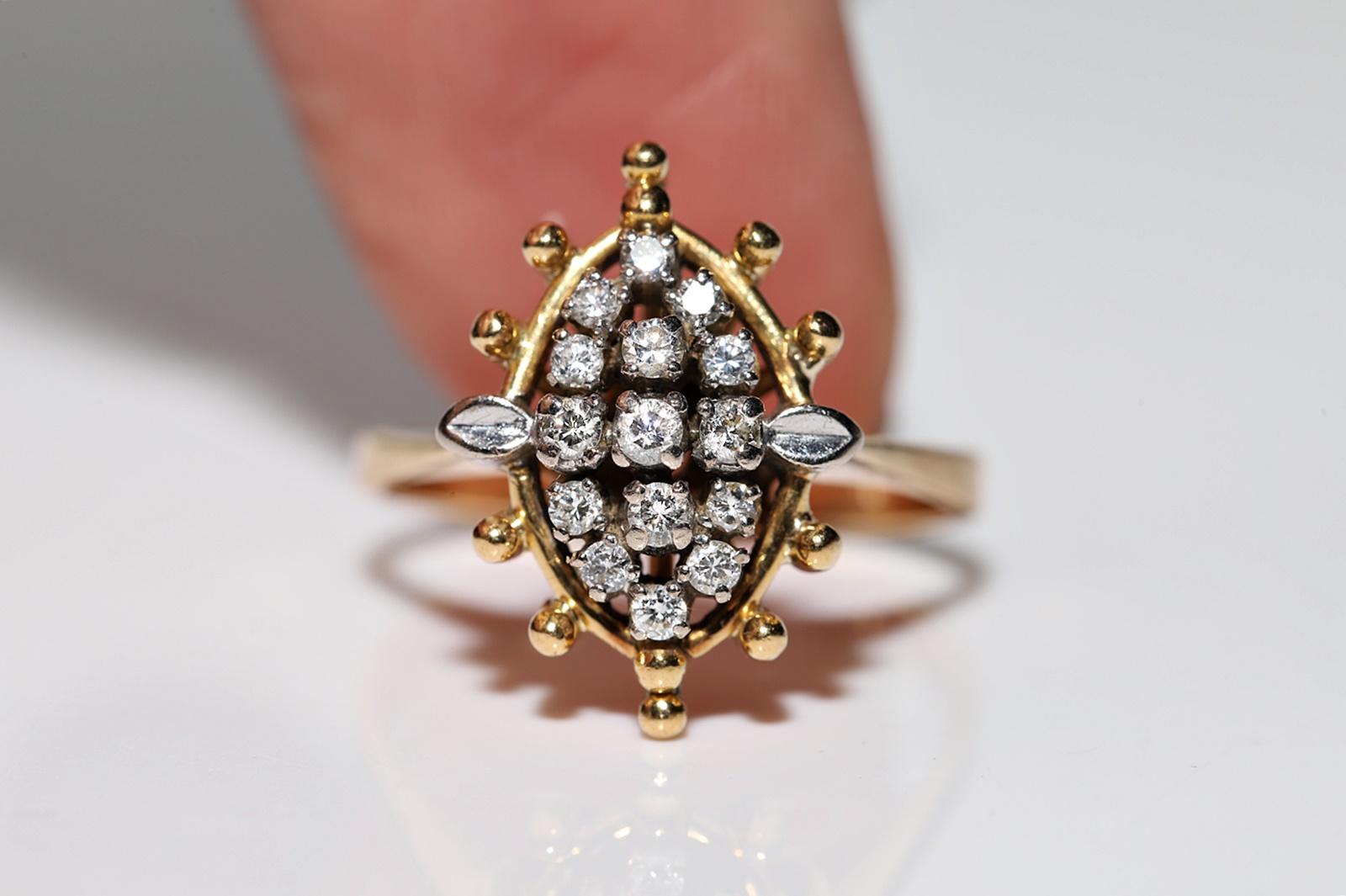 Vintage Circa 1970s 18k Gold Natural Diamond Navette Ring  In Good Condition For Sale In Fatih/İstanbul, 34