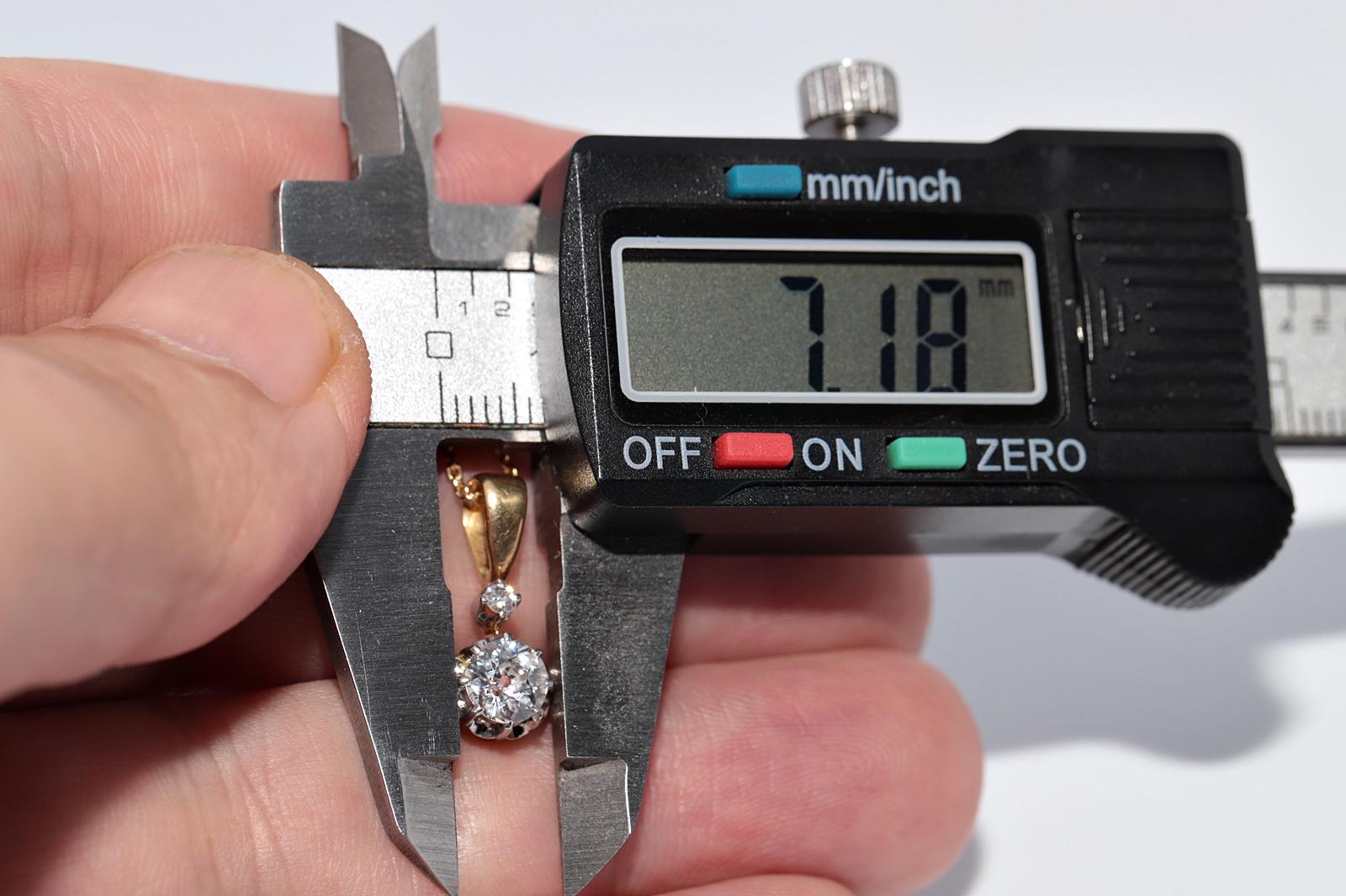 Vintage CIRCA 1970s 18k Gold Natürlicher Altschliff Diamant Solitär Anhänger Halskette im Angebot 1