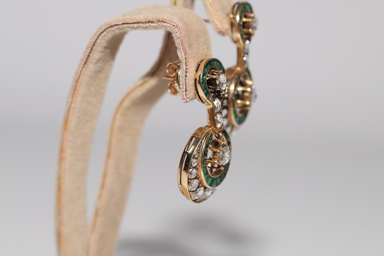 Vintage Circa 1970er Jahre 18k Gold natürlicher Rosenschliff Diamant und Smaragd Tropfenohrring Damen im Angebot