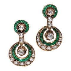 Orecchino a goccia in oro 18k con diamante naturale taglio rosa e smeraldo, vintage, anni 
70 circa.