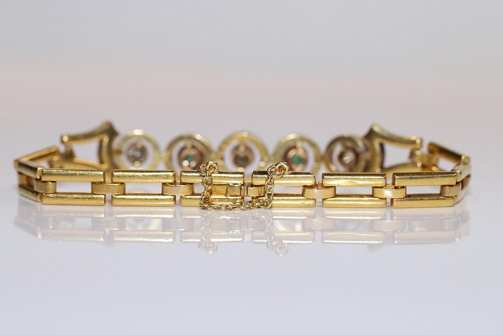 Bracelet tennis vintage des années 1970, 18 carats, diamants naturels taille ancienne et émeraudes en vente 4