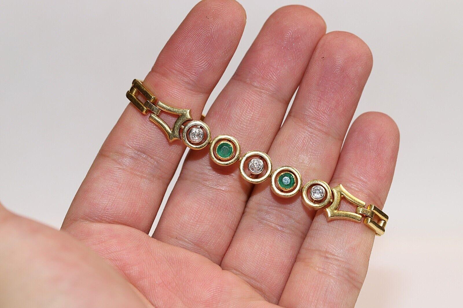 Bracelet tennis vintage des années 1970, 18 carats, diamants naturels taille ancienne et émeraudes en vente 2