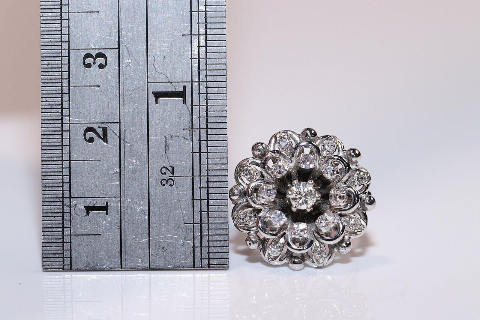 Vintage Circa 1970er Jahre 18k Weißgold natürlicher Diamant-Dekorierter Ring im Angebot 4
