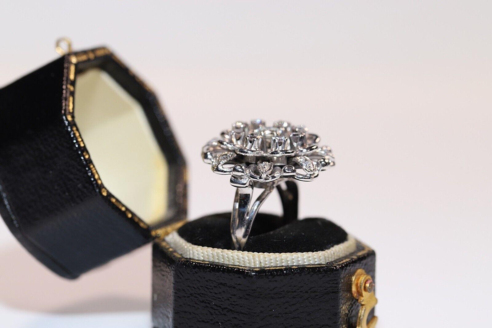 Vintage Circa 1970er Jahre 18k Weißgold natürlicher Diamant-Dekorierter Ring (Retro) im Angebot