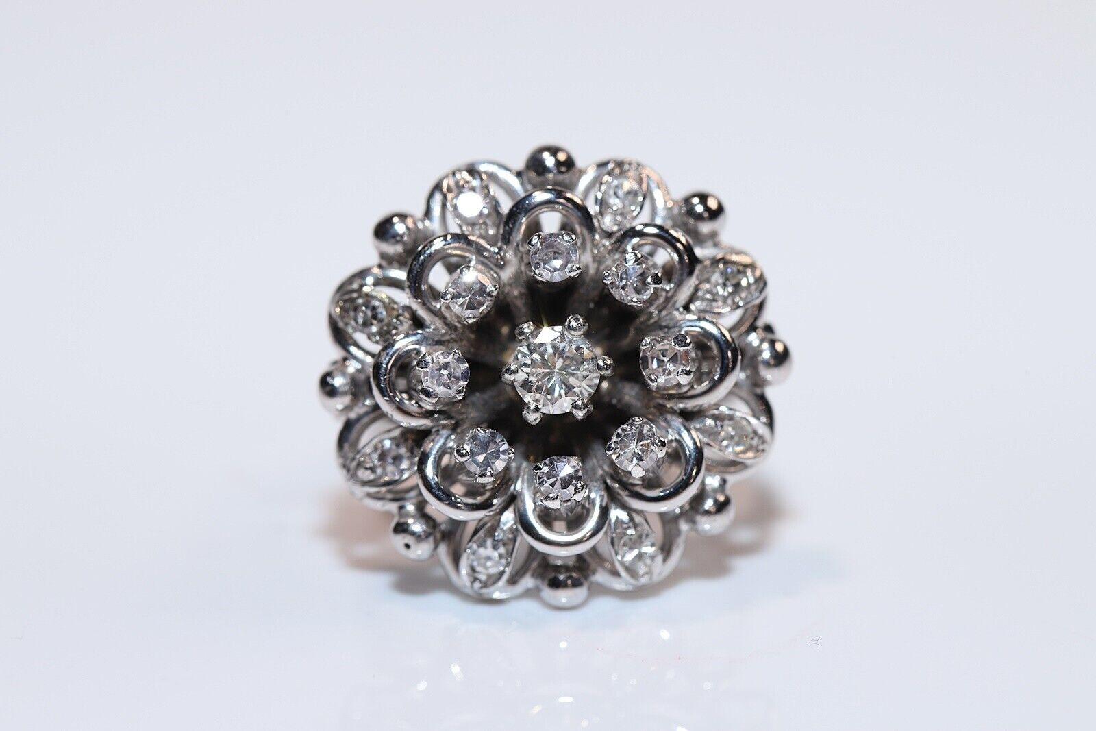 Vintage Circa 1970er Jahre 18k Weißgold natürlicher Diamant-Dekorierter Ring (Brillantschliff) im Angebot