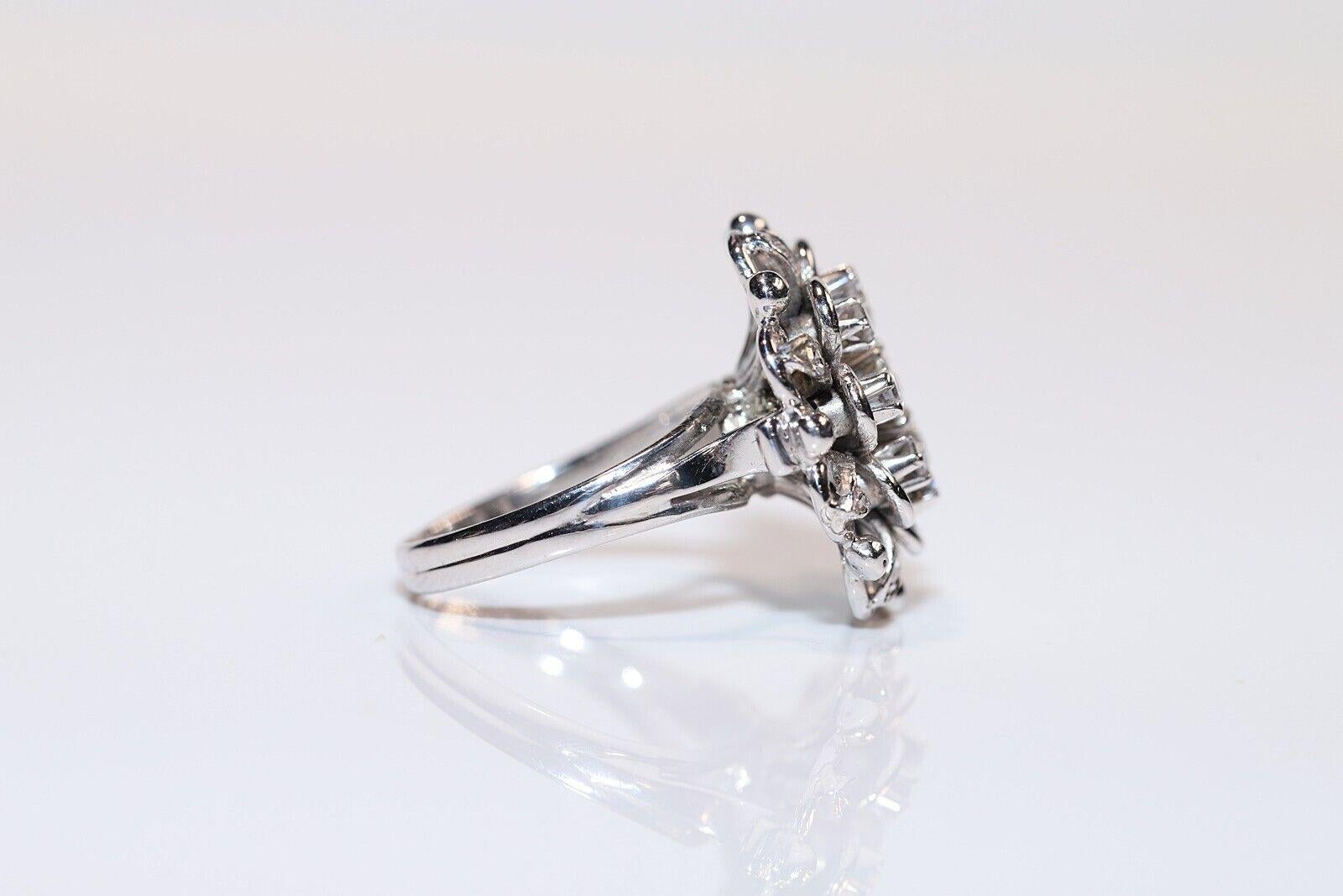 Vintage Circa 1970er Jahre 18k Weißgold natürlicher Diamant-Dekorierter Ring im Angebot 1