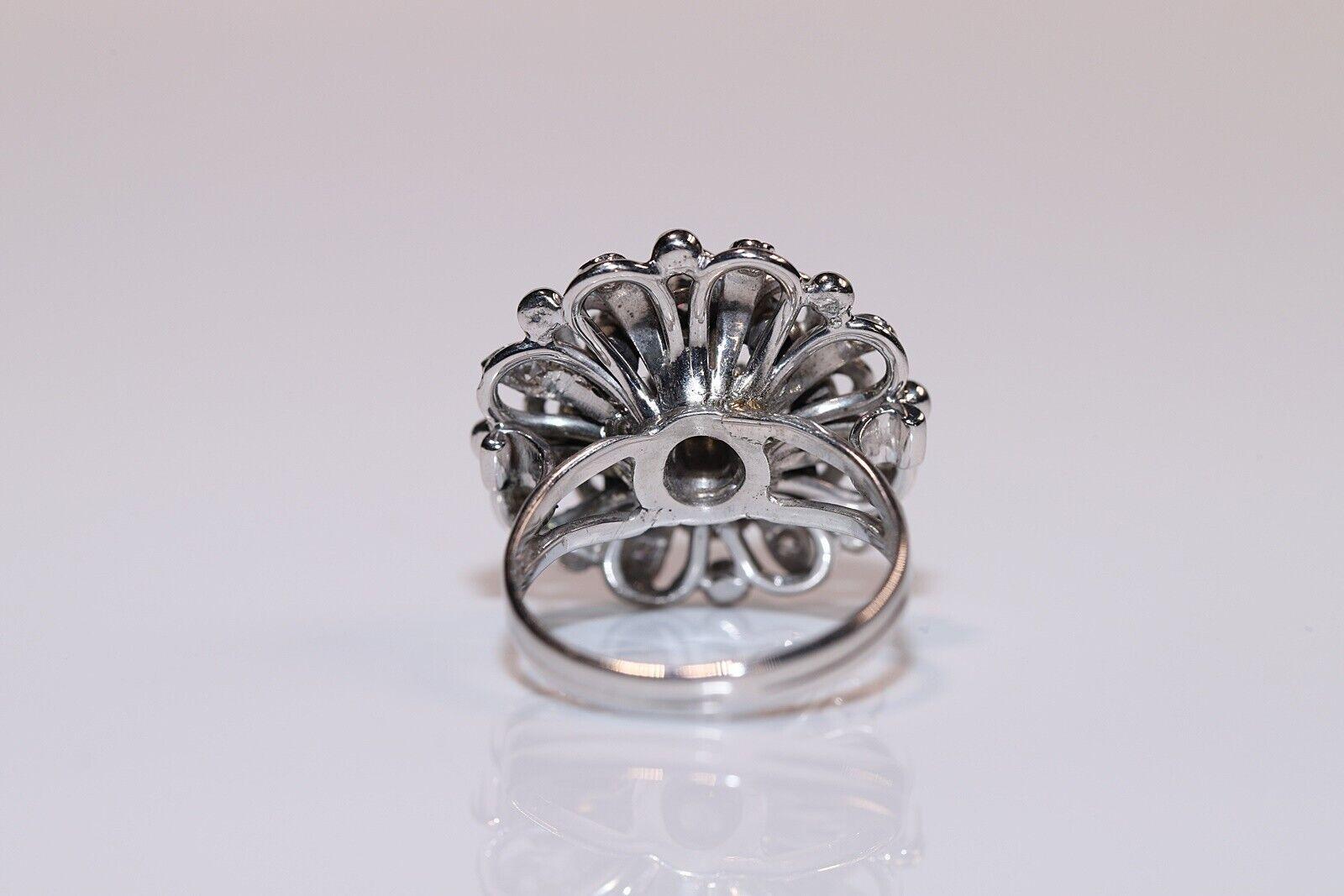 Vintage Circa 1970er Jahre 18k Weißgold natürlicher Diamant-Dekorierter Ring im Angebot 2