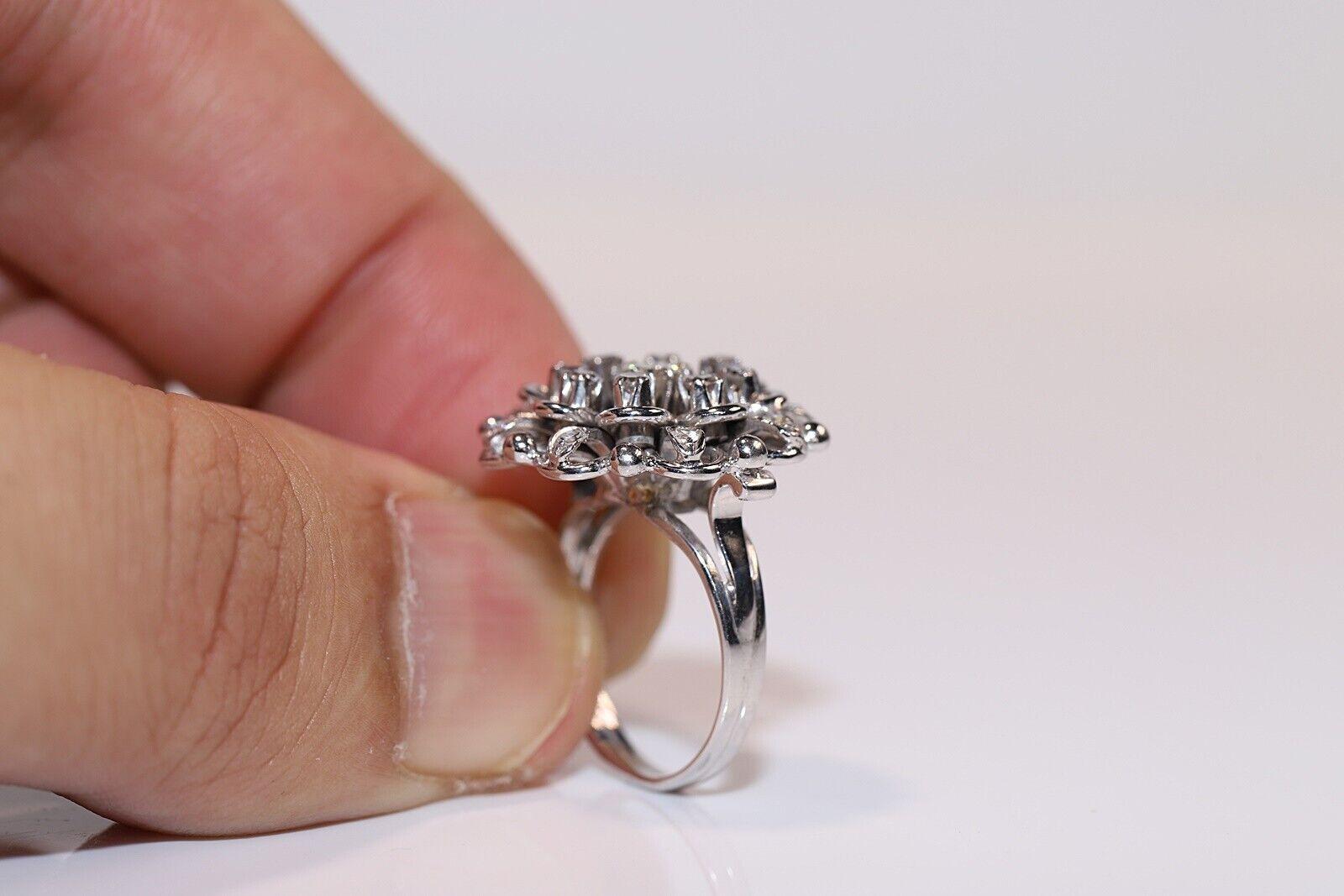 Vintage Circa 1970er Jahre 18k Weißgold natürlicher Diamant-Dekorierter Ring im Angebot 3