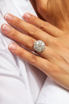 Vintage circa 1970s 2.50 Carat Diamond 18 Carat Gold Starburst Cluster Ring
