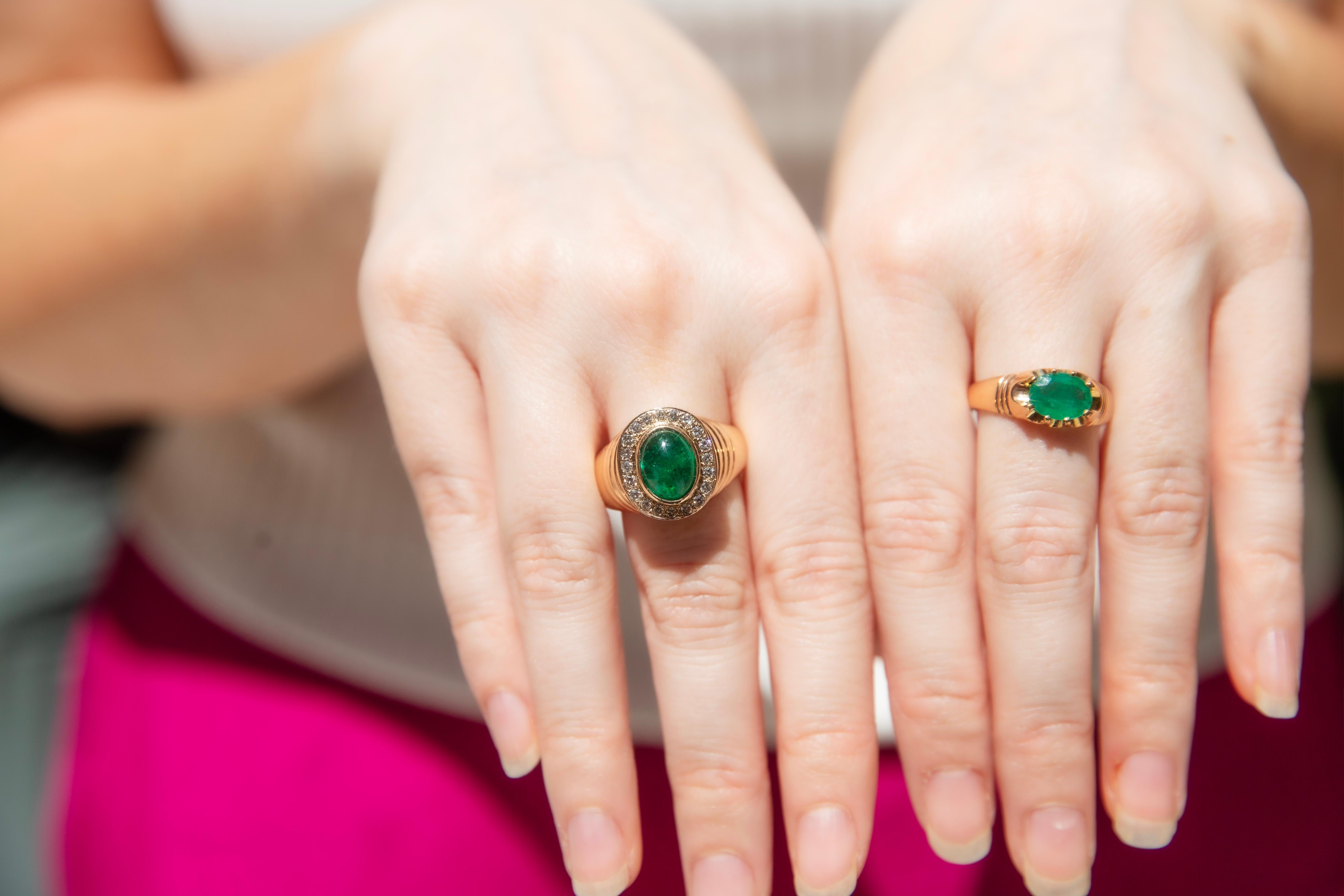 Vintage Circa 1970s 2.51 Carat Emerald Cabochon & Diamond Ring 18 Carat Gold For Sale 4