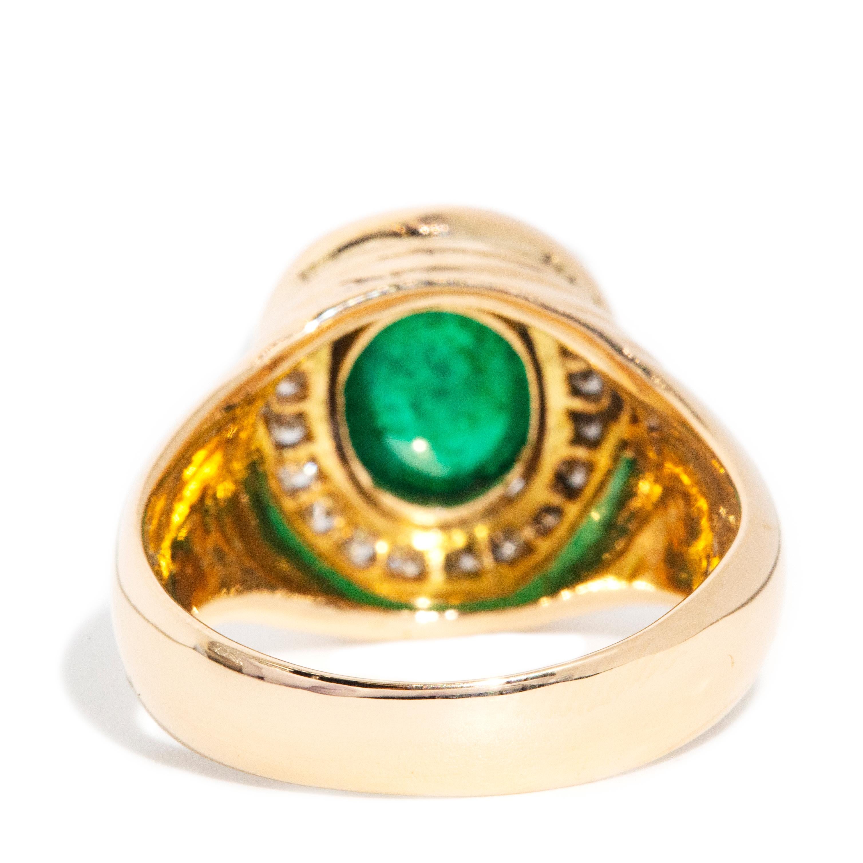 Vintage Circa 1970er Jahre 2,51 Karat Smaragd Cabochon & Diamant-Ring 18 Karat Gold im Angebot 4