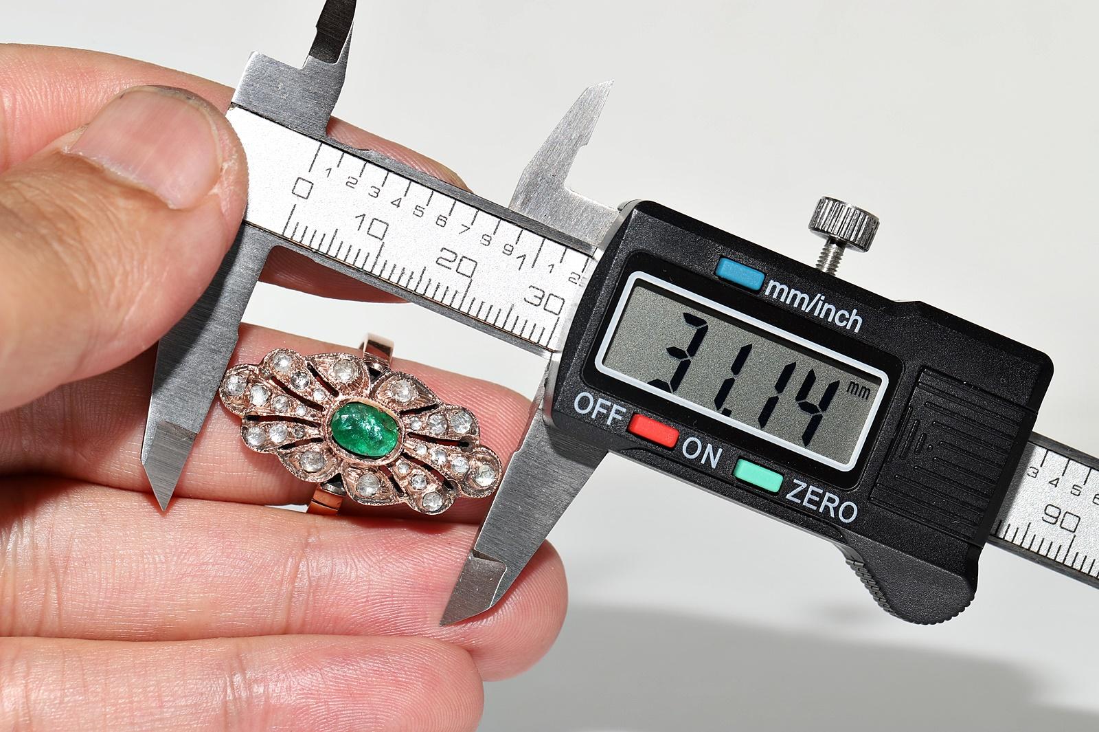 Vintage CIRCA 1970s 8k Gold Natürliche Rose Cut Diamant und Smaragd Navette Ring im Angebot 2