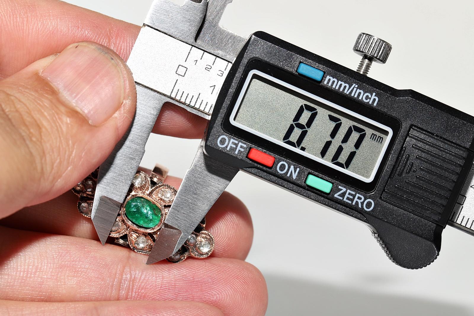 Vintage CIRCA 1970s 8k Gold Natürliche Rose Cut Diamant und Smaragd Navette Ring im Angebot 3