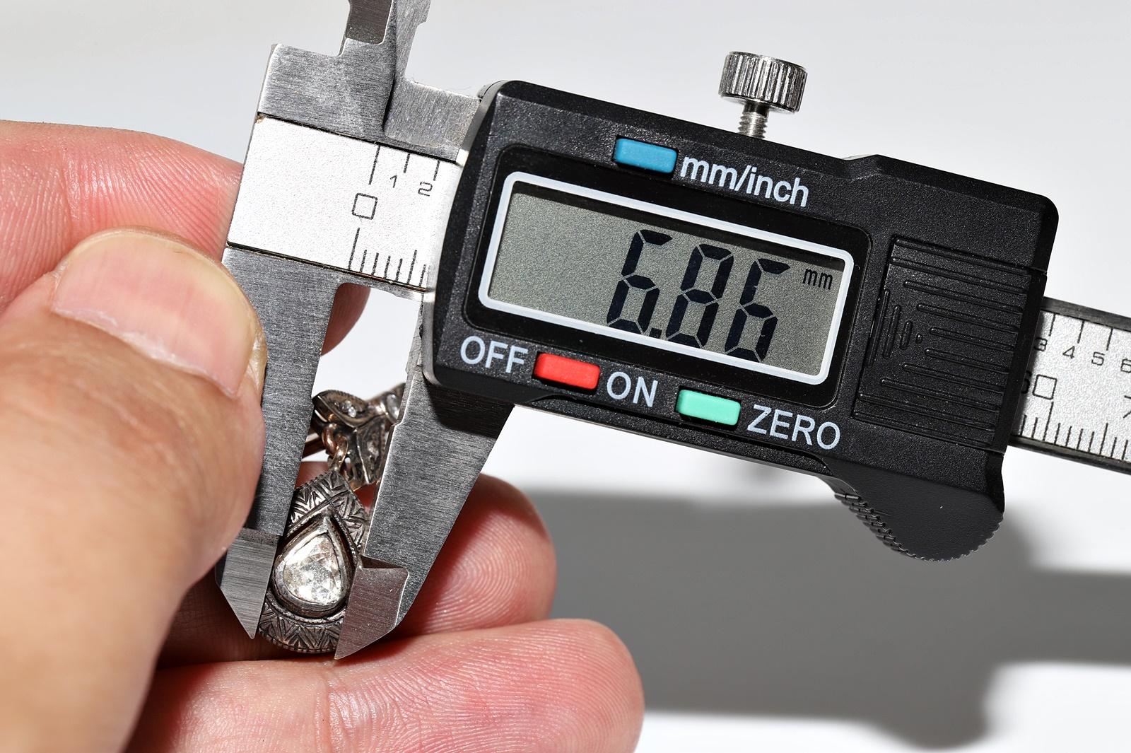 Vintage Circa 1970er Jahre 8k Gold Top Silber natürlicher Rosenschliff Diamant-Tropfen-Ohrring im Angebot 10