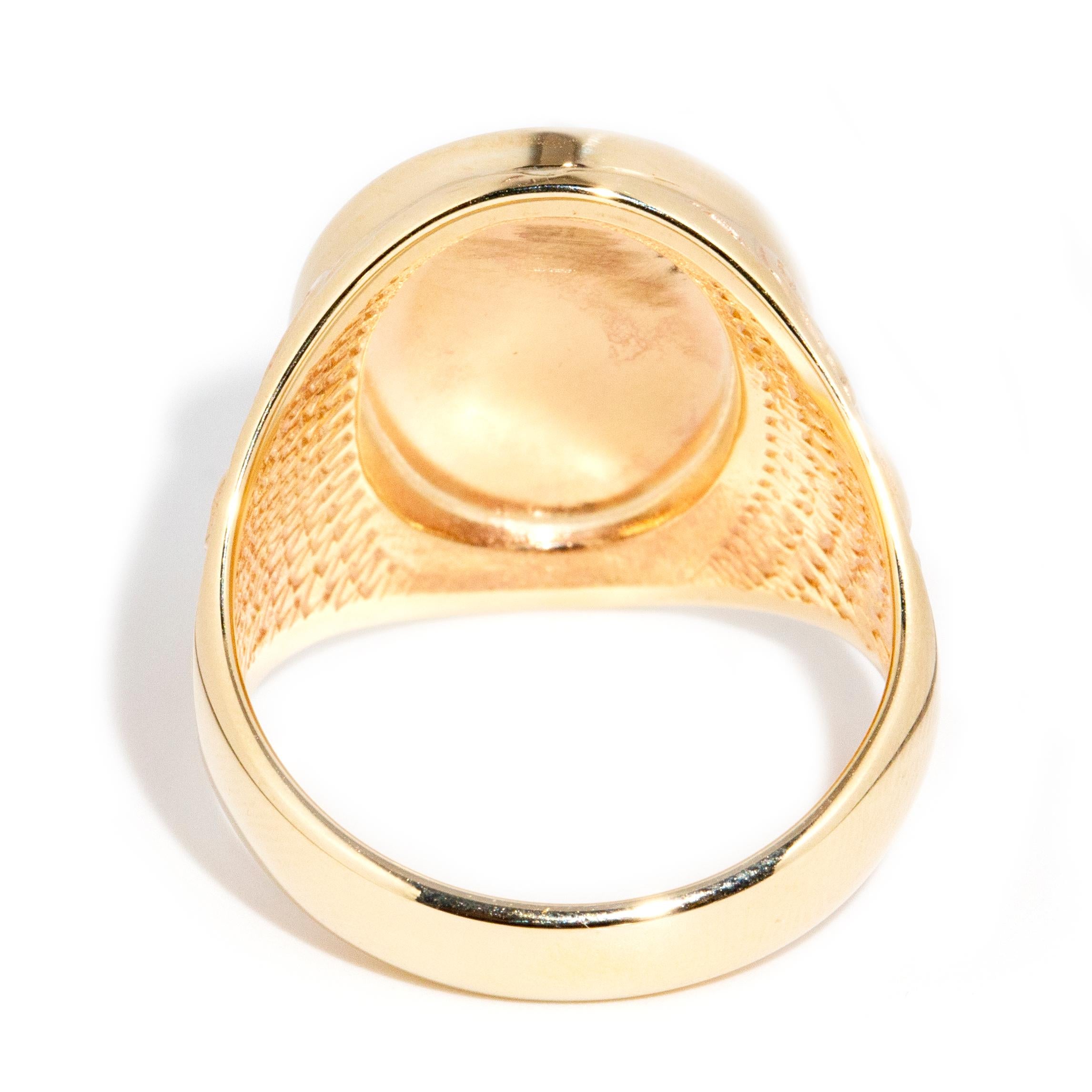 Vintage circa 1970s 9 Carat Yellow Gold Domed Oval Patterned Unisex Signet Ring For Sale 6