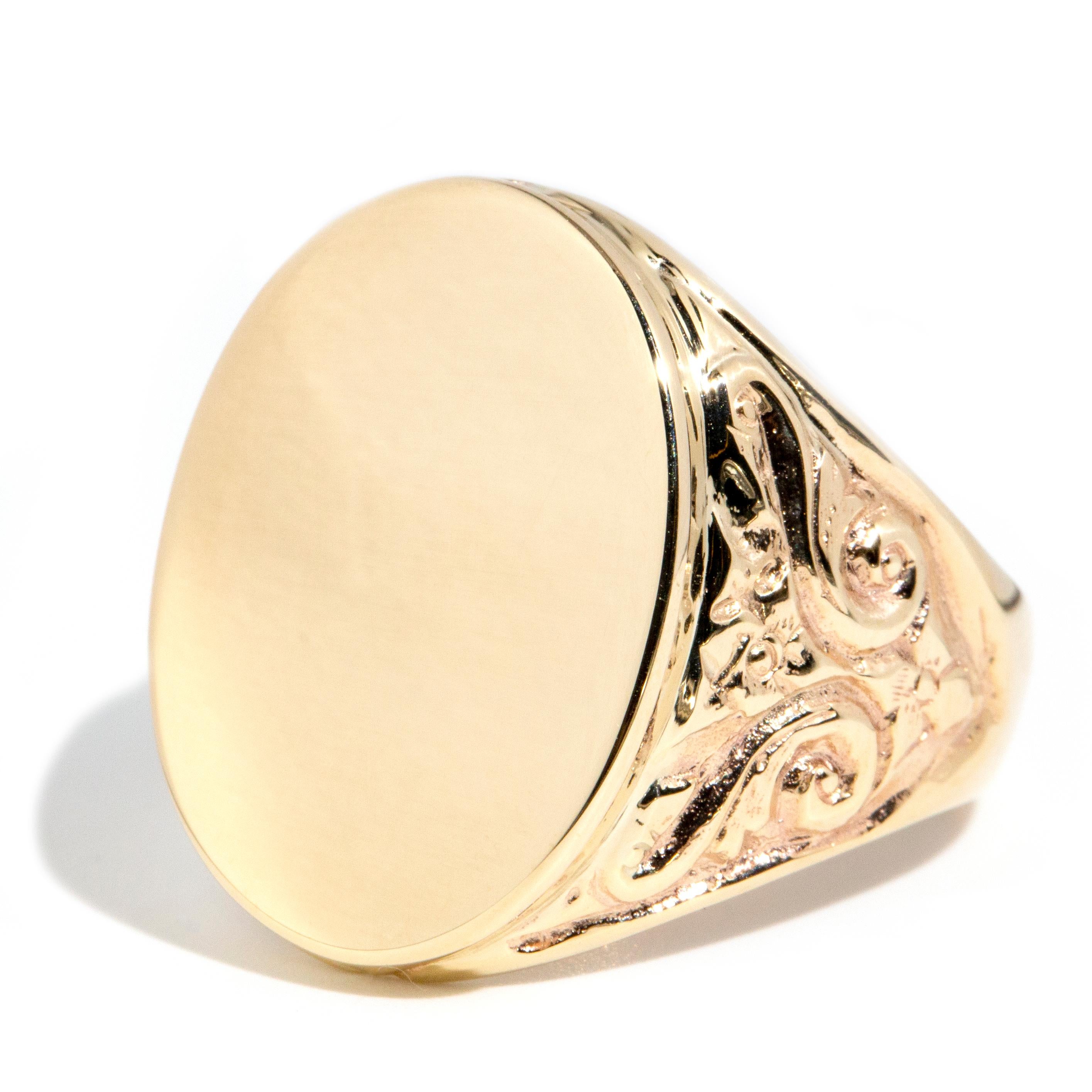 Modern Vintage circa 1970s 9 Carat Yellow Gold Domed Oval Patterned Unisex Signet Ring For Sale