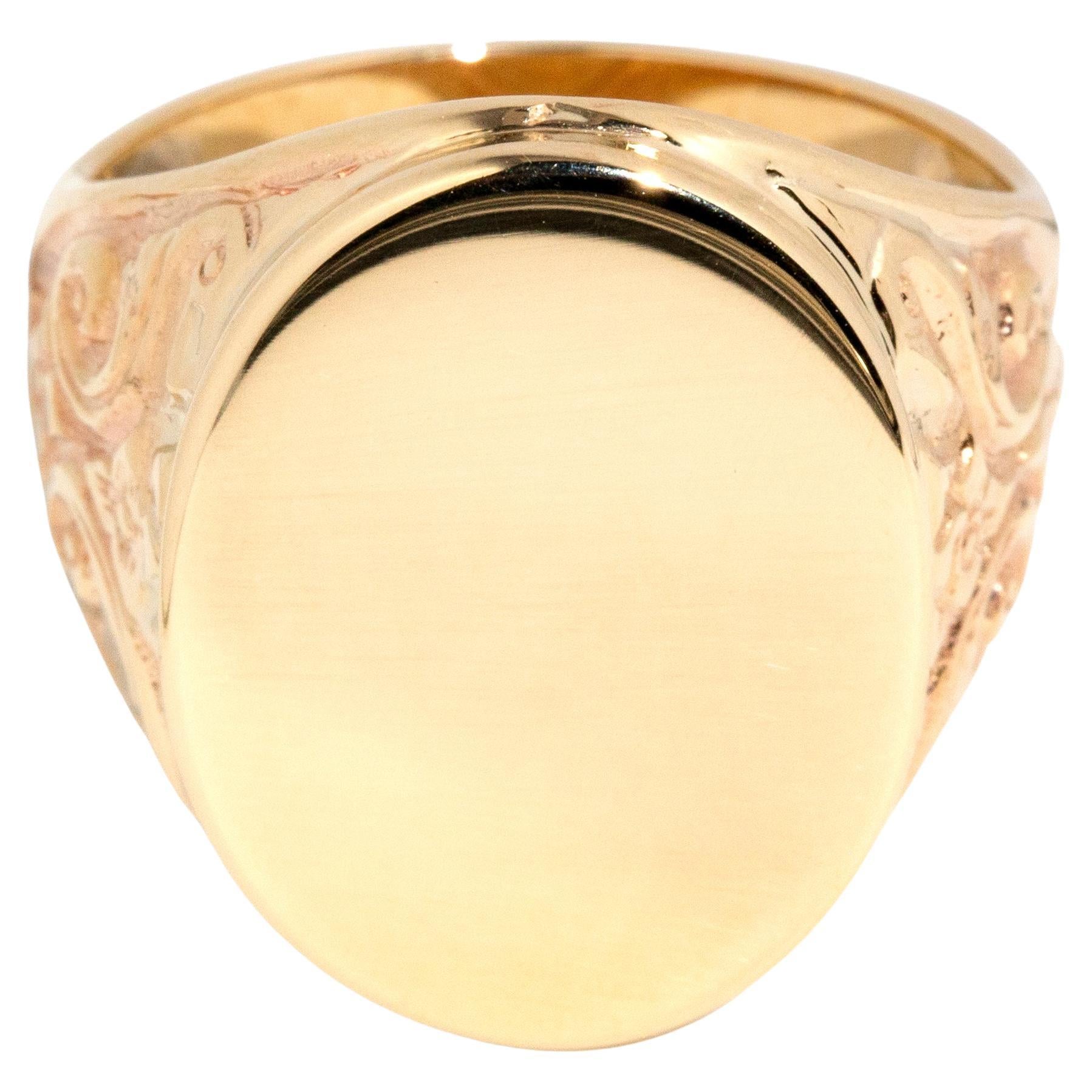 Vintage circa 1970s 9 Carat Yellow Gold Domed Oval Patterned Unisex Signet Ring For Sale