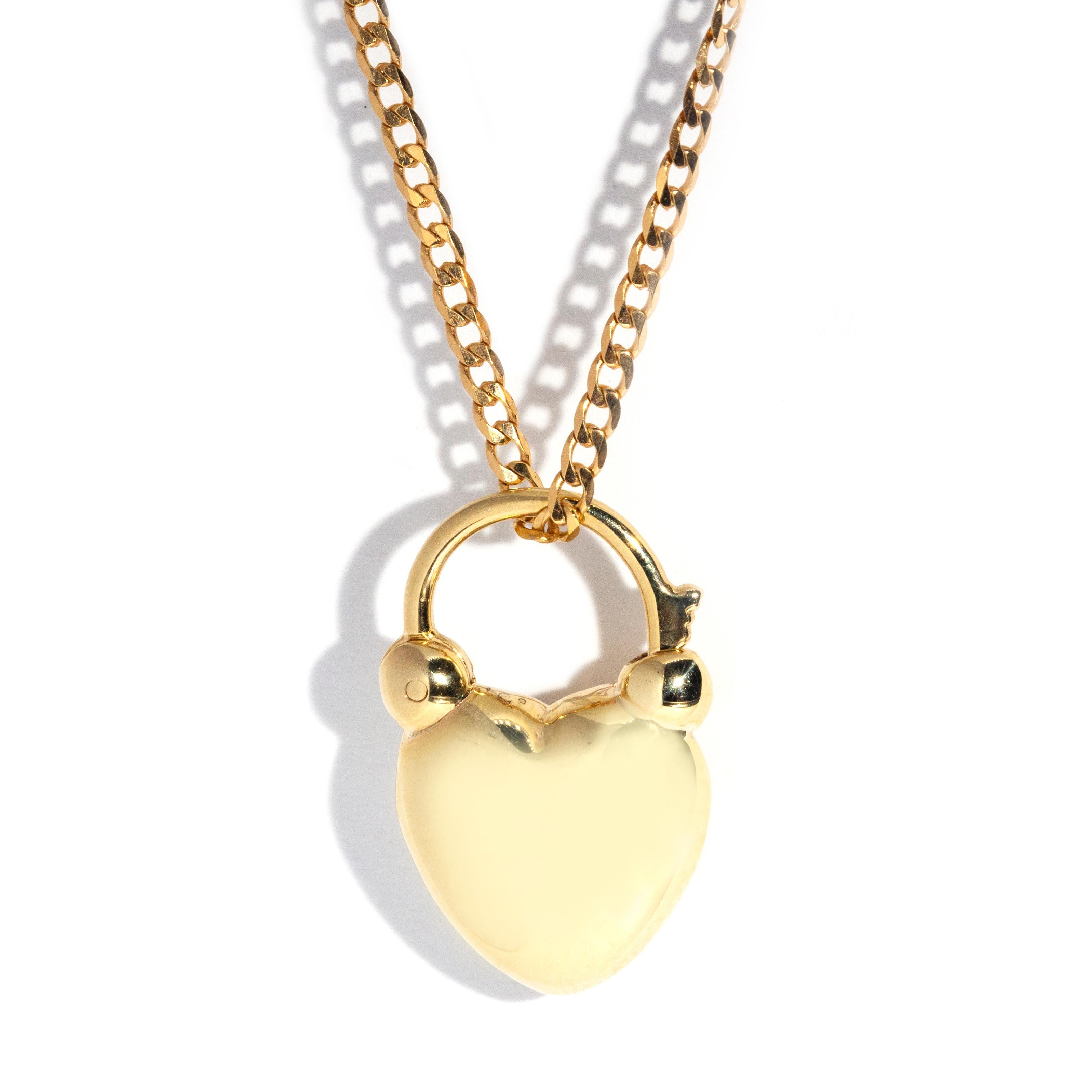 Vintage Circa 1970s Amethyst Heart Shaped Pendant & Chain 9 Carat Yellow Gold  For Sale 5