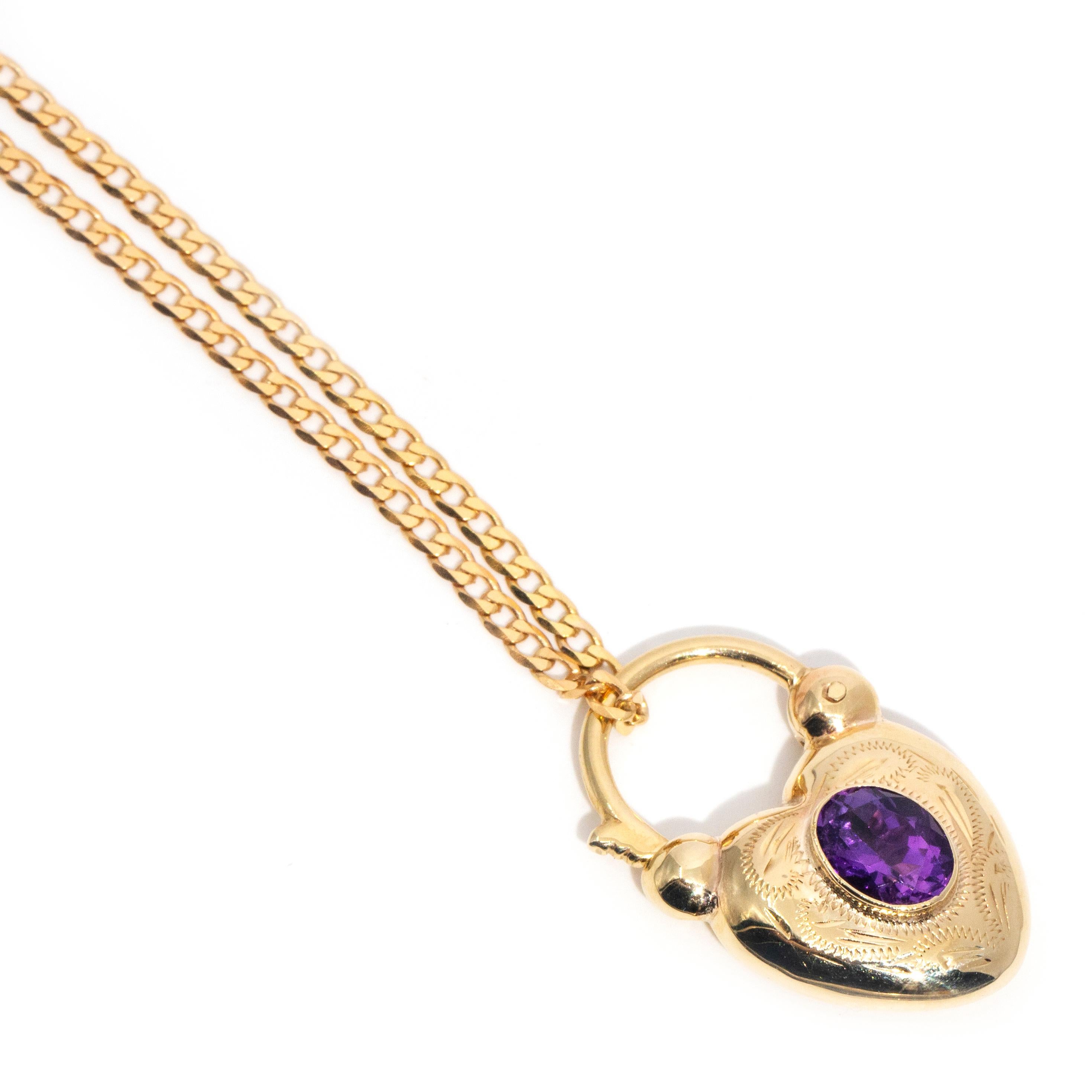 Vintage Circa 1970s Amethyst Heart Shaped Pendant & Chain 9 Carat Yellow Gold  For Sale 1