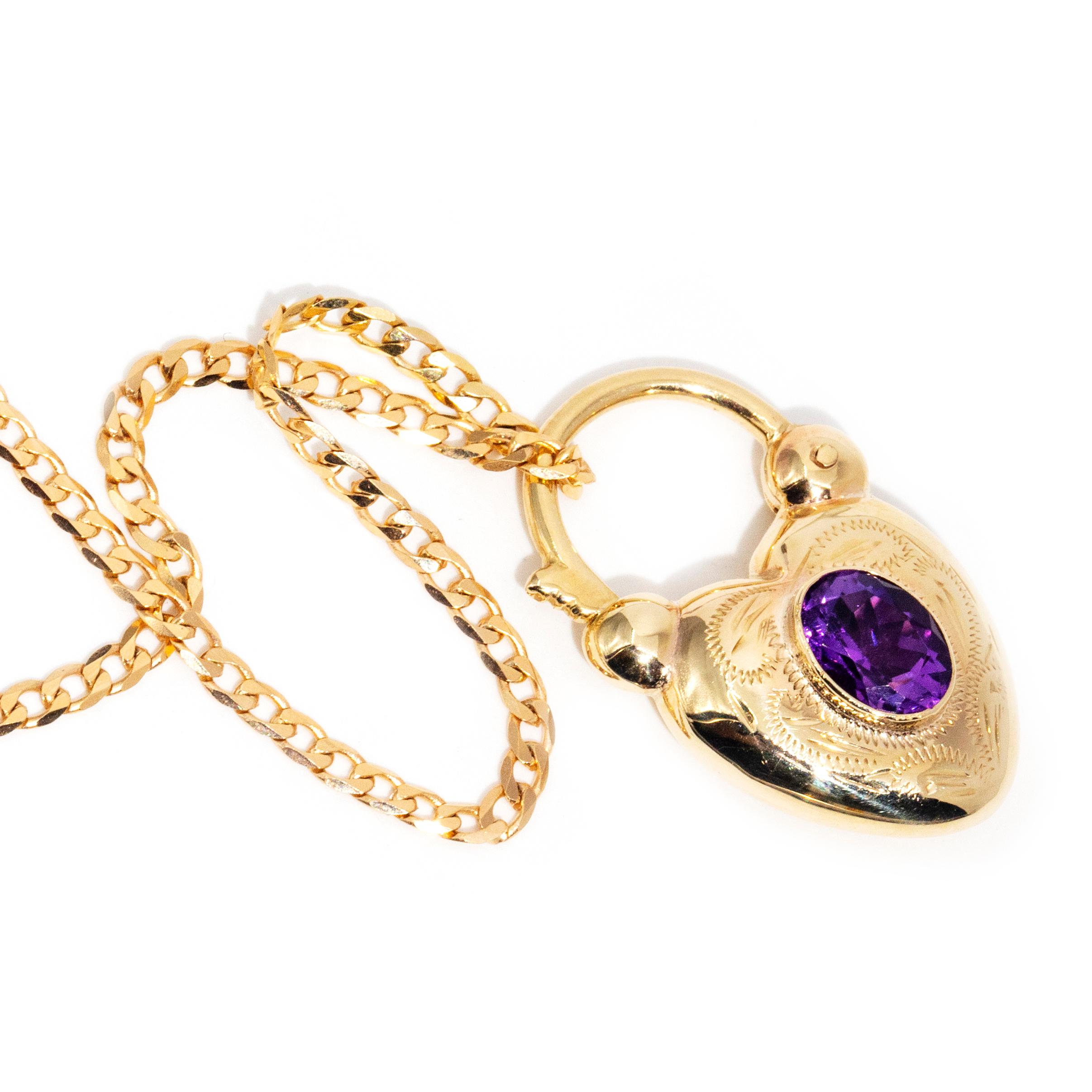 Vintage Circa 1970s Amethyst Heart Shaped Pendant & Chain 9 Carat Yellow Gold  For Sale 3