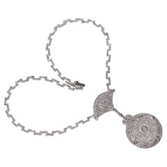 Vintage Circa 1970 Art Deco Platinum Natural Diamond Decorated Necklace (Collier en platine orné de diamants naturels)