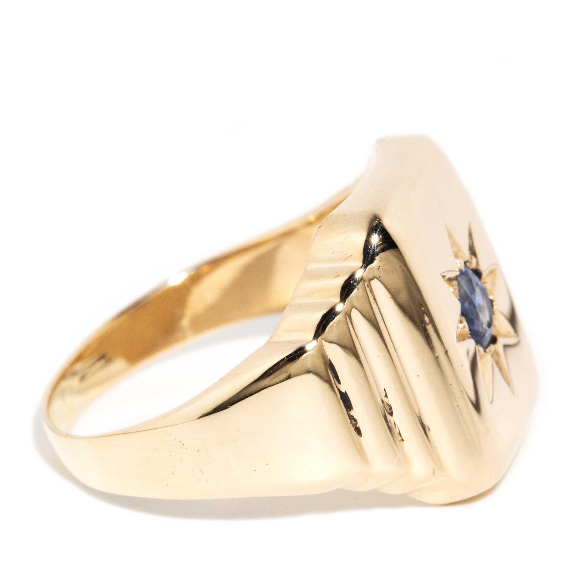 Women's Vintage Circa 1970s Blue Sapphire Signet Ring 9 Carat Yellow Gold For Sale