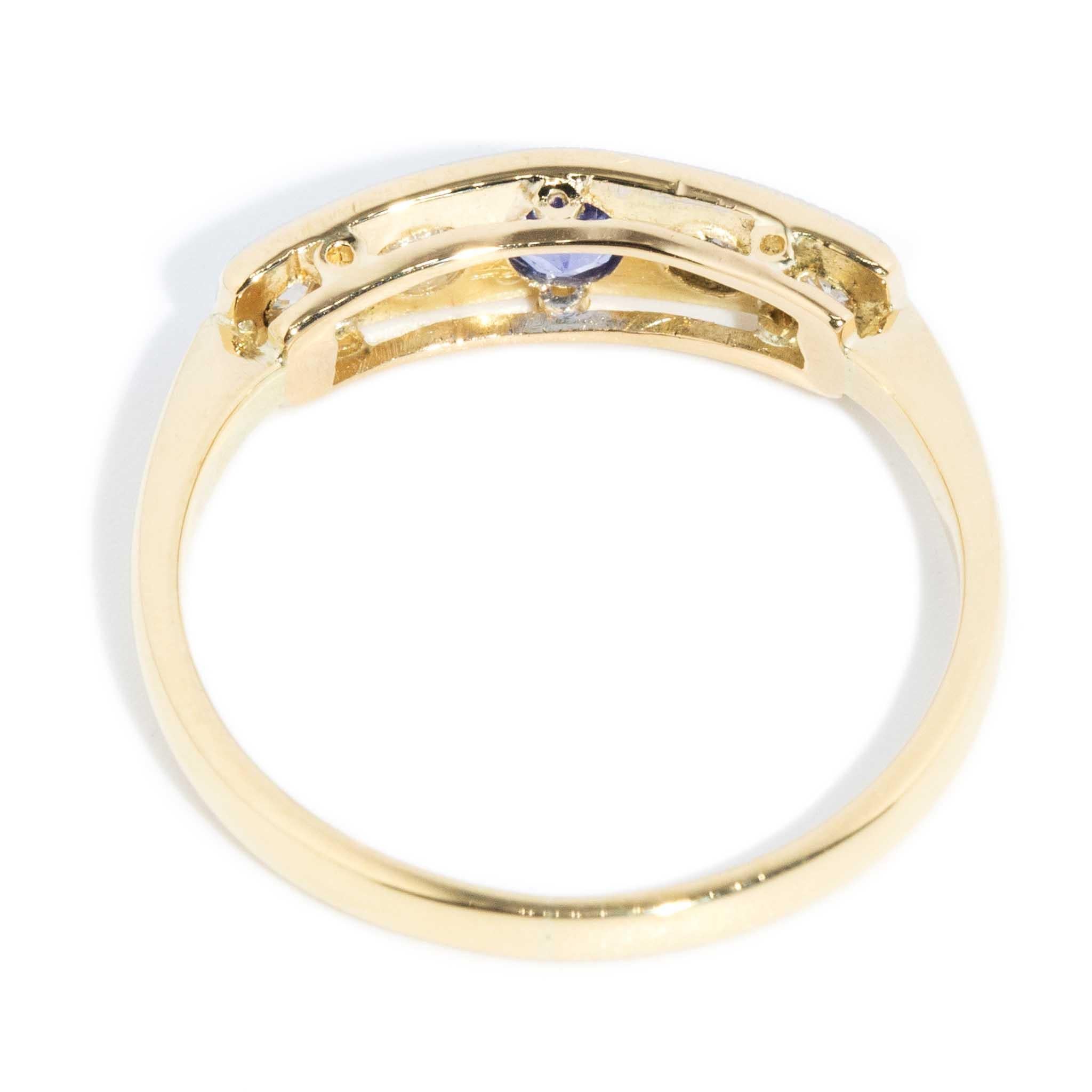 Bague vintage des années 1970 en or jaune et blanc 18 carats avec diamants et saphirs en vente 5