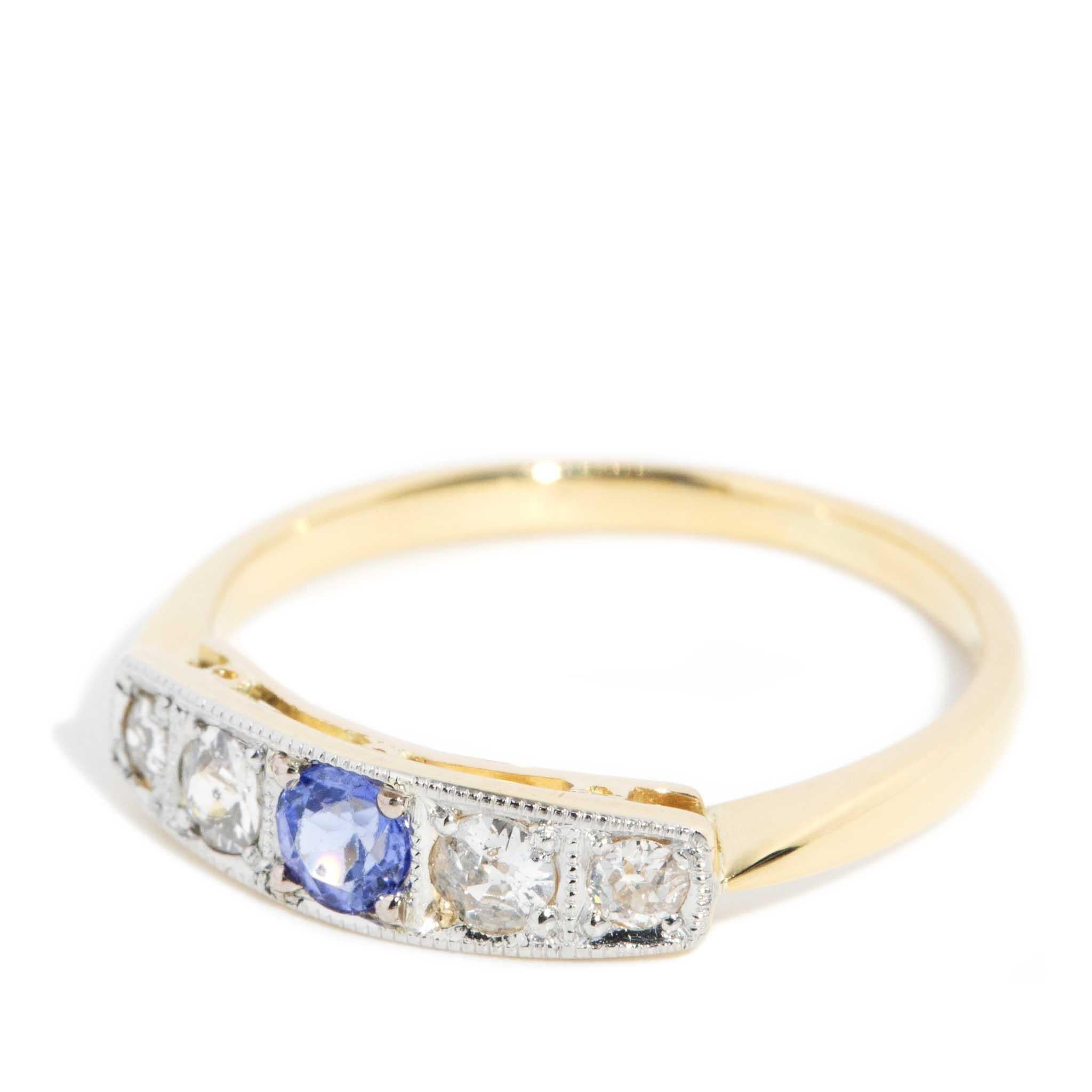 Moderne Bague vintage des années 1970 en or jaune et blanc 18 carats avec diamants et saphirs en vente