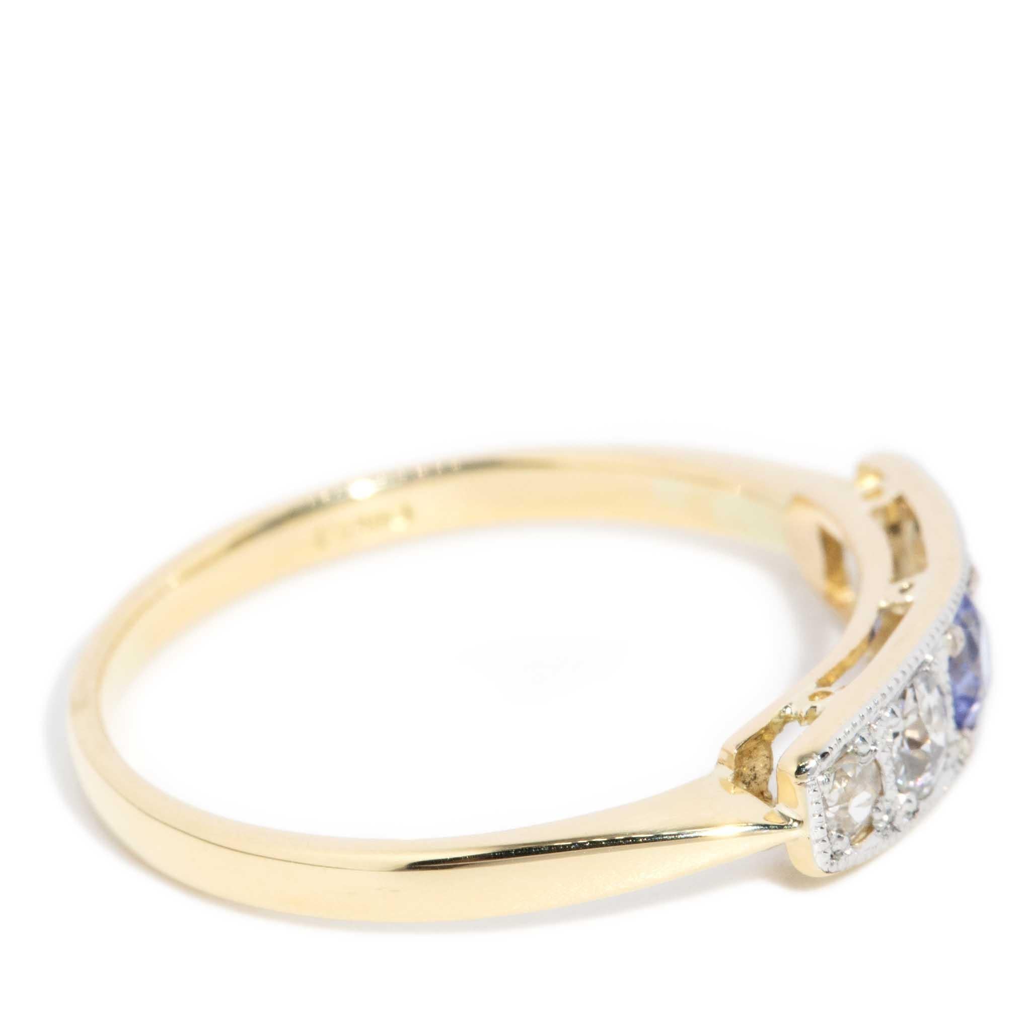 Bague vintage des années 1970 en or jaune et blanc 18 carats avec diamants et saphirs en vente 1