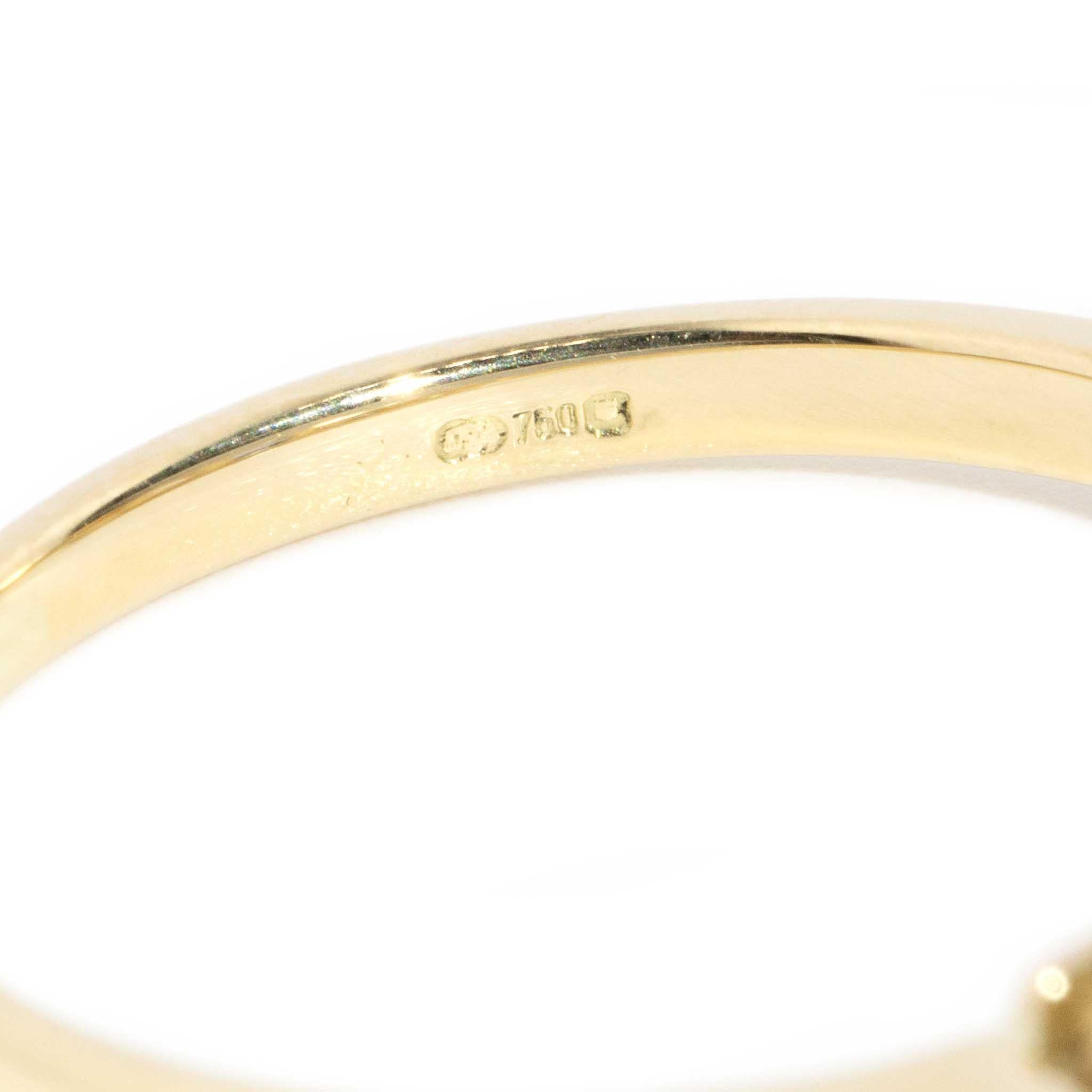 Bague vintage des années 1970 en or jaune et blanc 18 carats avec diamants et saphirs en vente 3