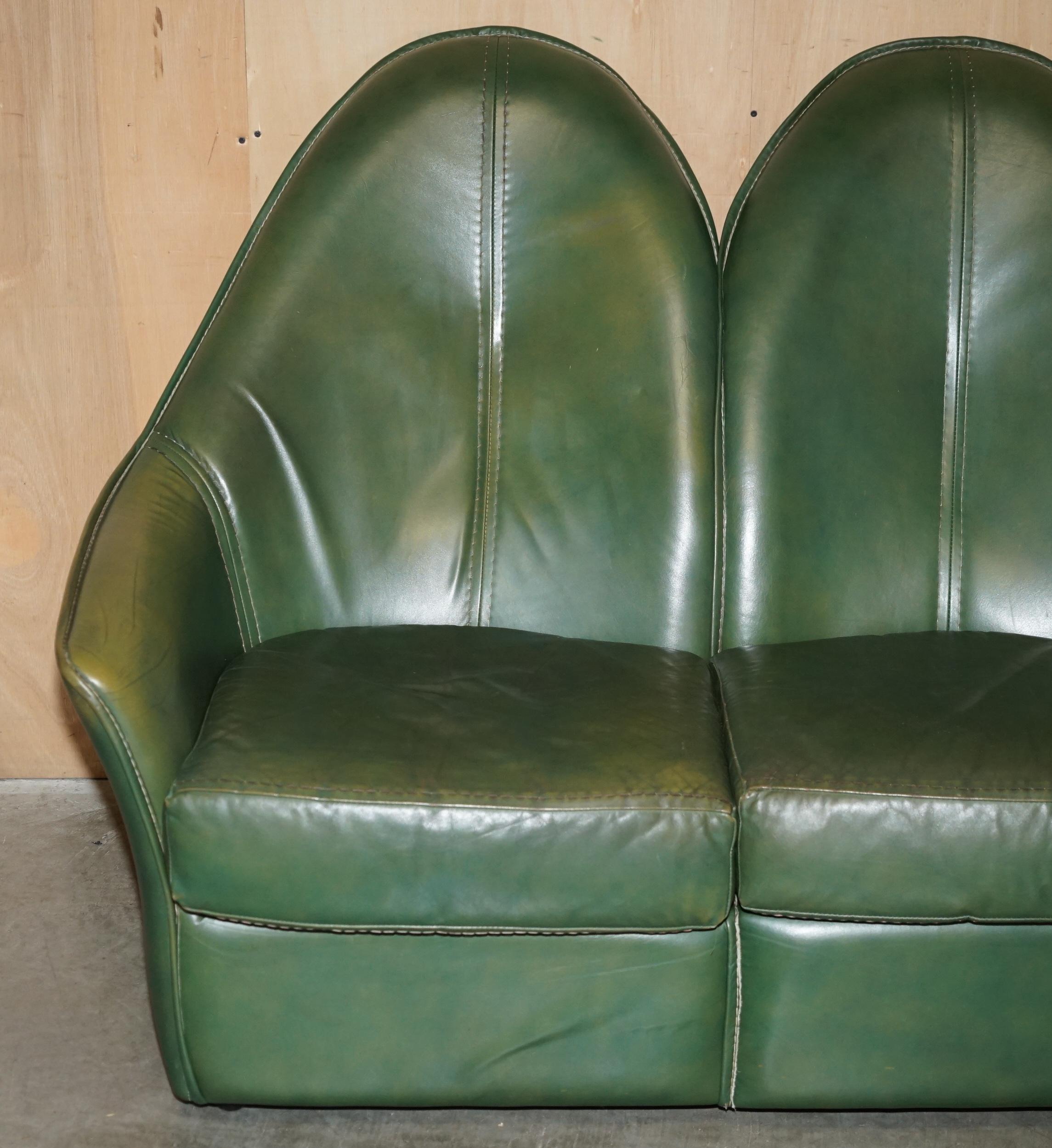 VINTAGE CIRCA 1970's GRÜNES LEINER KUNSTSTOFF SOFA ARMCHAIR FUSSSTUHL SUITE im Angebot 8
