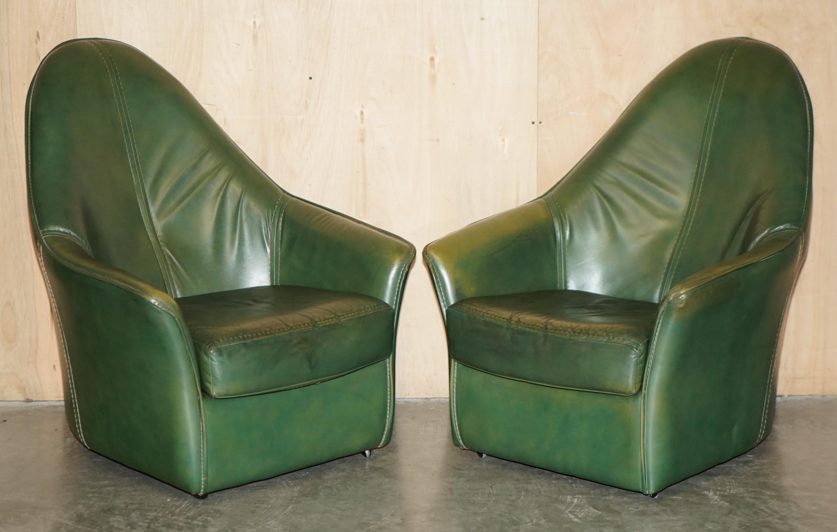 Royal House Antiques

Royal House Antiques freut sich, diese atemberaubende Art Modern circa 1970's bis 1980's Vintage grünes Leder vierteilige Sofa, Sessel und Hocker Suite zum Verkauf anbieten 

Bitte beachten Sie die Liefergebühr aufgeführt ist