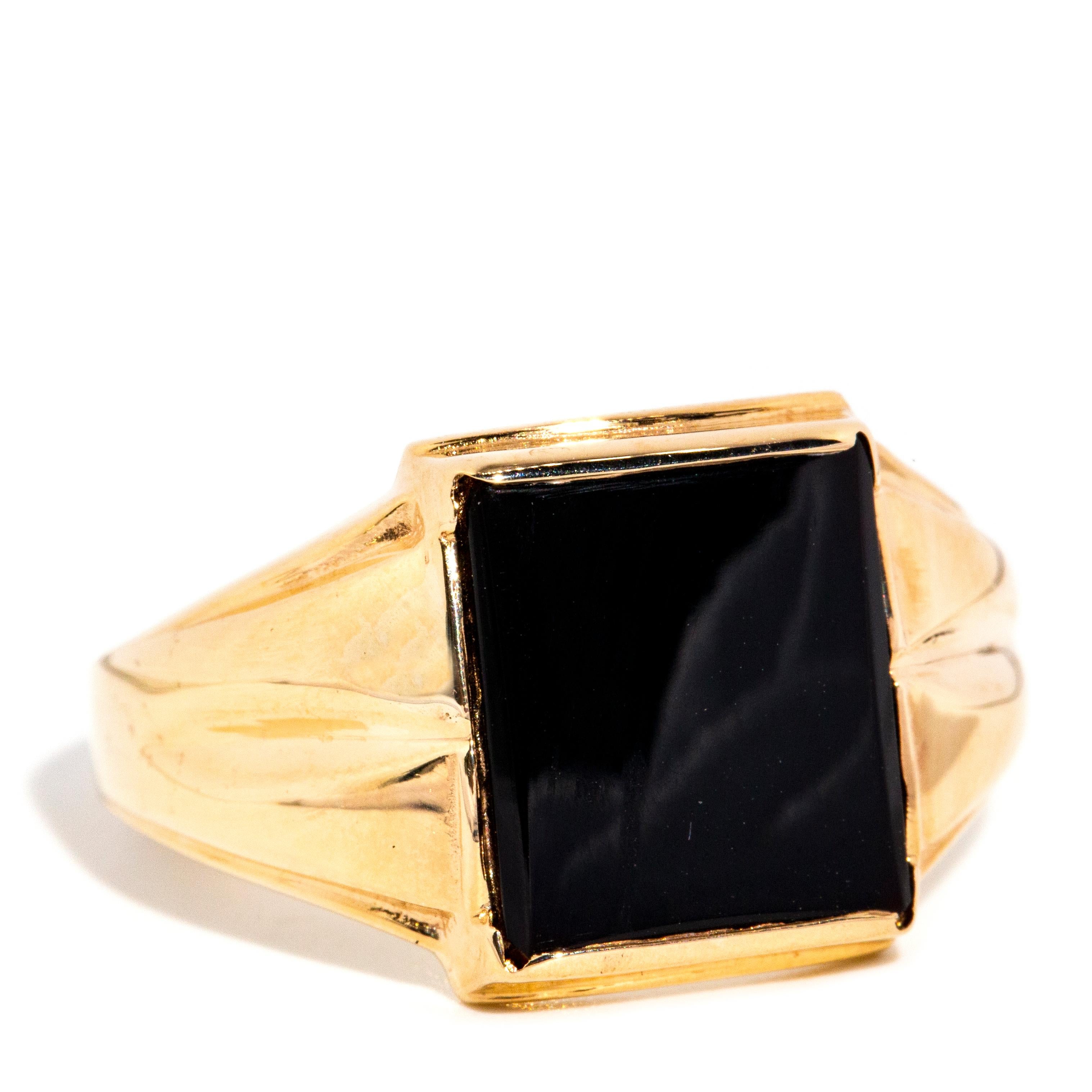 Modern Vintage Circa 1970s Grooved Black Buff Top Onyx Signet Ring 9 Carat Yellow Gold For Sale