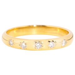 Vintage Circa 1970s Hammer Set Round Brilliant Diamond Band 18 Carat Yellow Gold