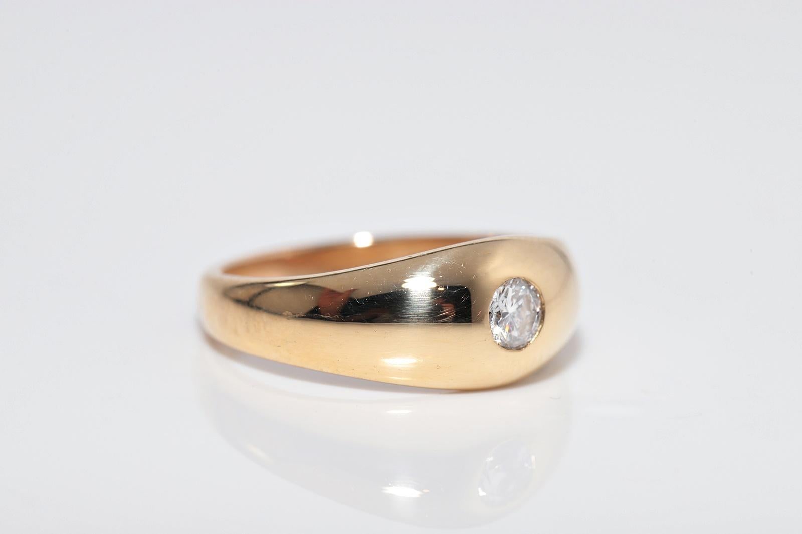 Vintage Circa 1970s Handcrafted 18k Gold Natural Diamond Solitaire Ring (Bague solitaire en or 18k avec diamant naturel) en vente 4