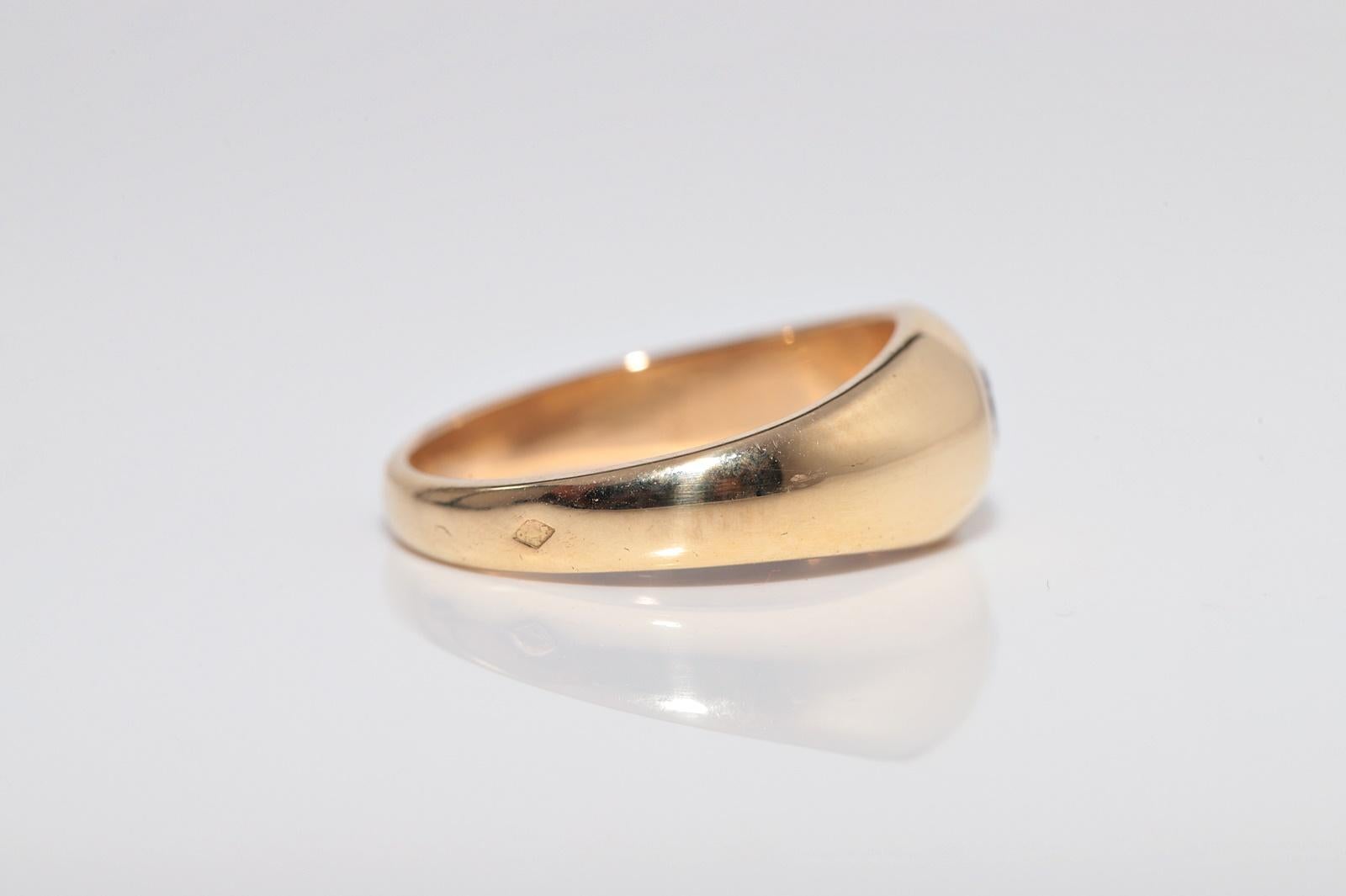 Vintage Circa 1970s Handcrafted 18k Gold Natural Diamond Solitaire Ring (Bague solitaire en or 18k avec diamant naturel) en vente 5