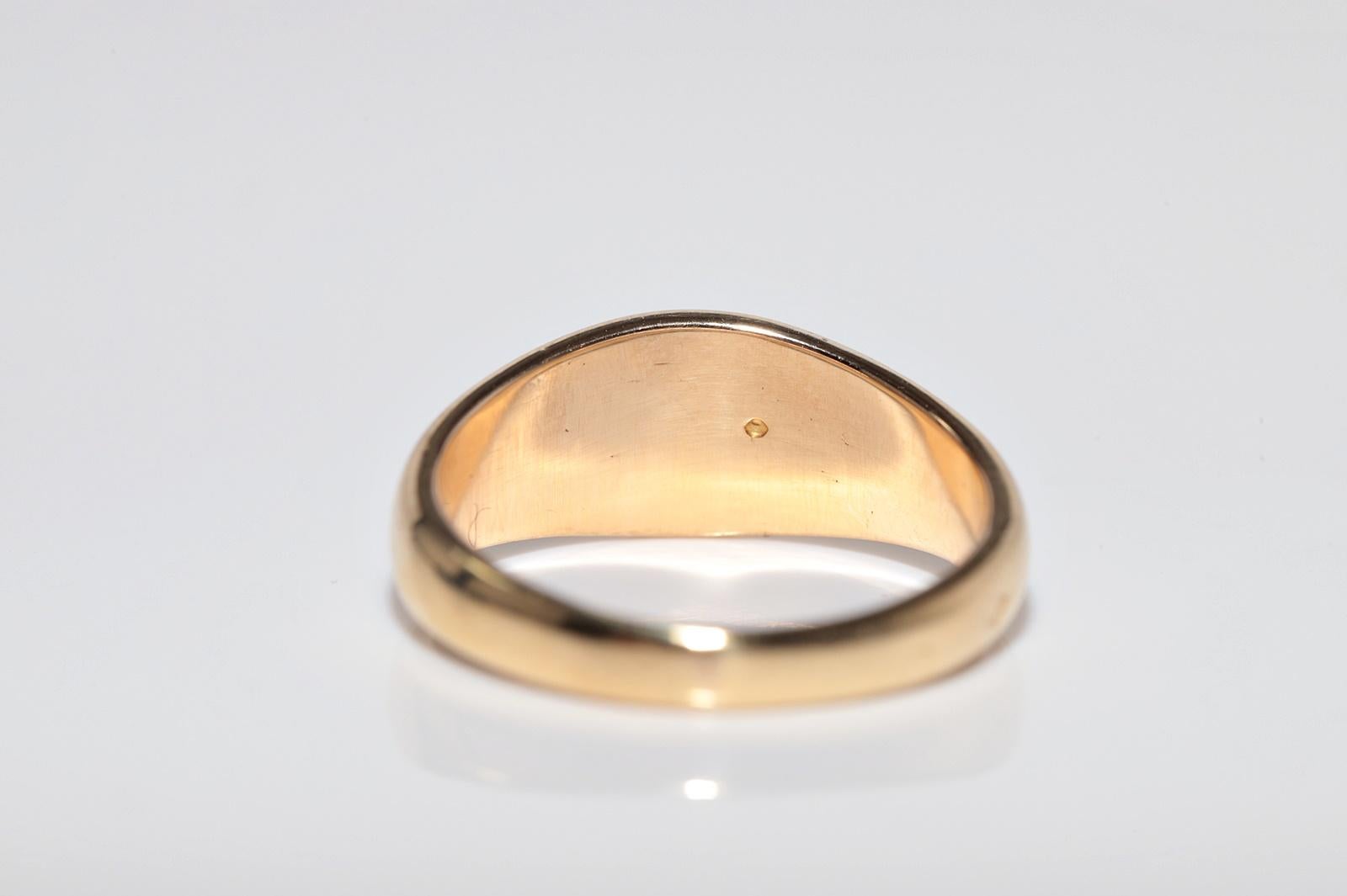Vintage Circa 1970s Handcrafted 18k Gold Natural Diamond Solitaire Ring (Bague solitaire en or 18k avec diamant naturel) en vente 8